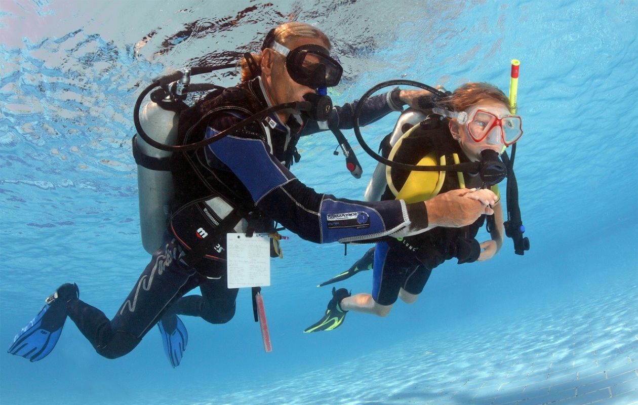 Monitor de buceo recreativo