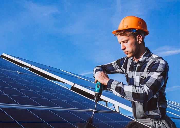Instalador de sistemas solares térmicos