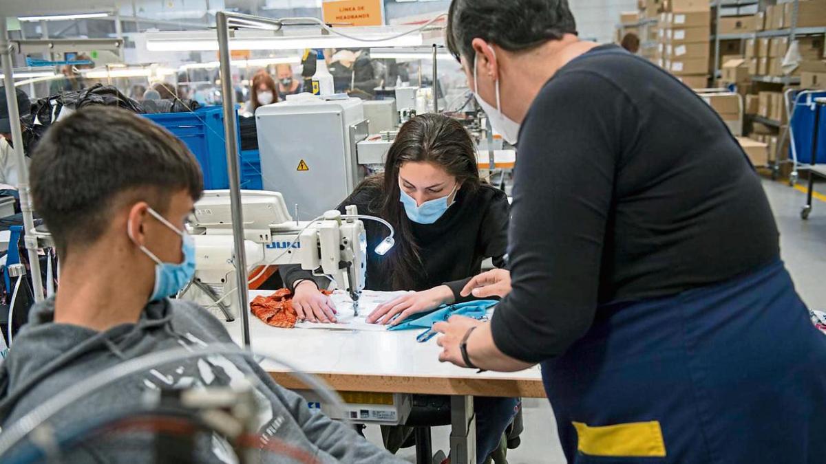 Operario en producción de moda