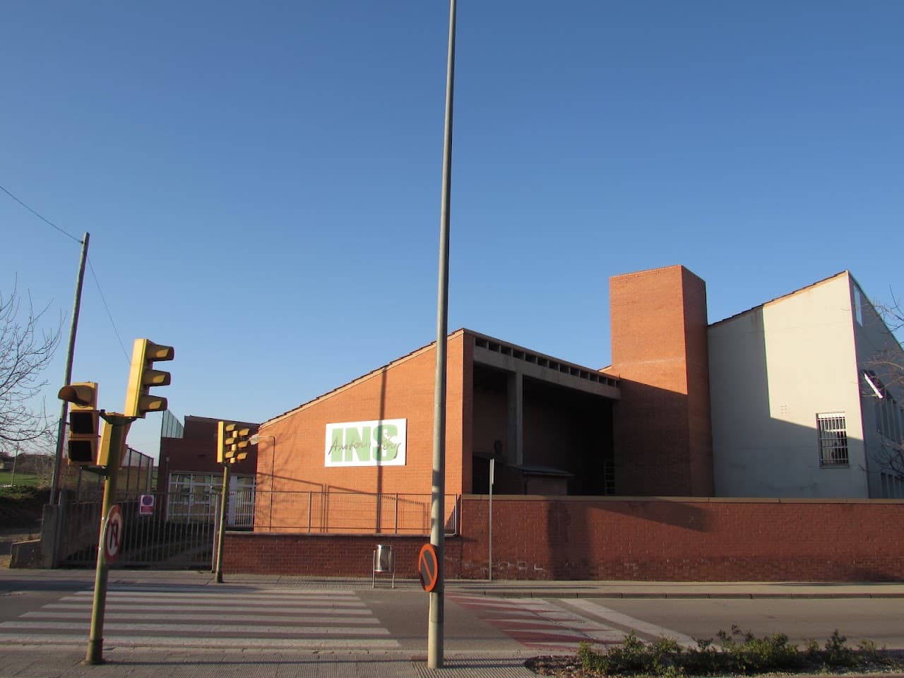 Atención A Personas En Situación De Dependencia + Cuidados Auxiliares De Enfermería en Institut Antoni Pous i Argila (Institut Antoni Pous i Argila, Manlleu): foto 3