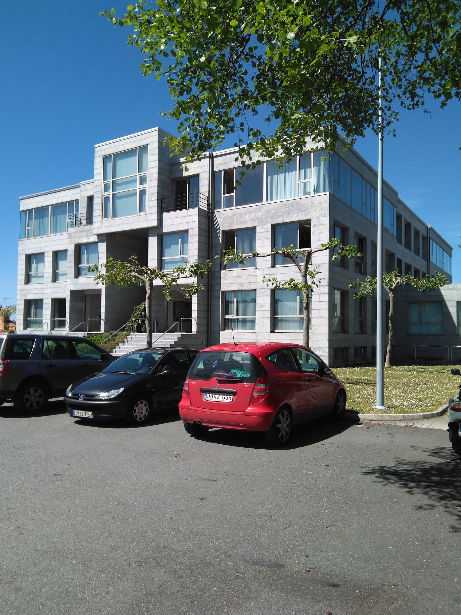 Foto secundaria del campus Centro de Estudios Superiores Universitarios de Galicia (CESUGA)