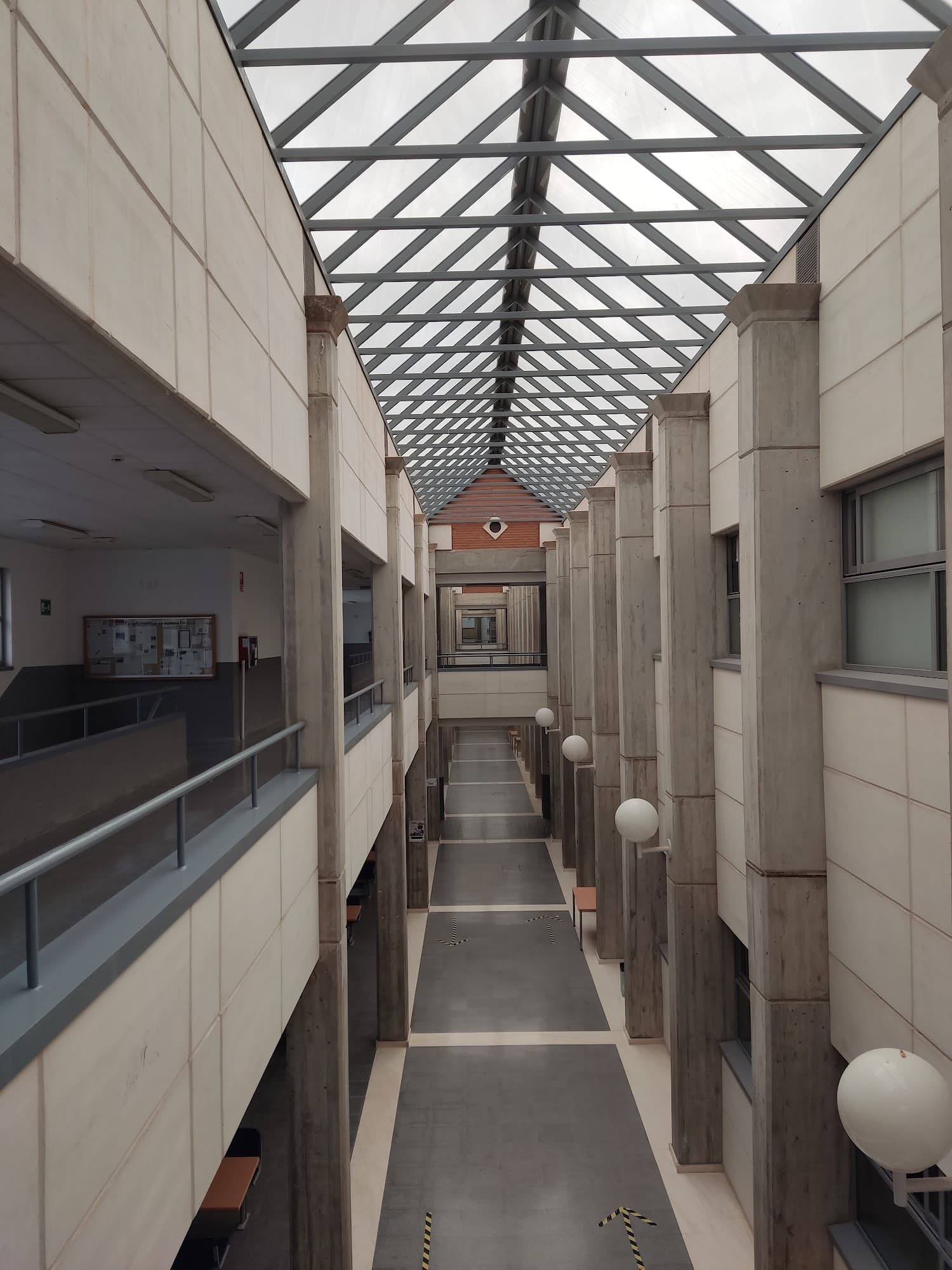 Foto del campus Escuela Superior de Ingeniería Informática