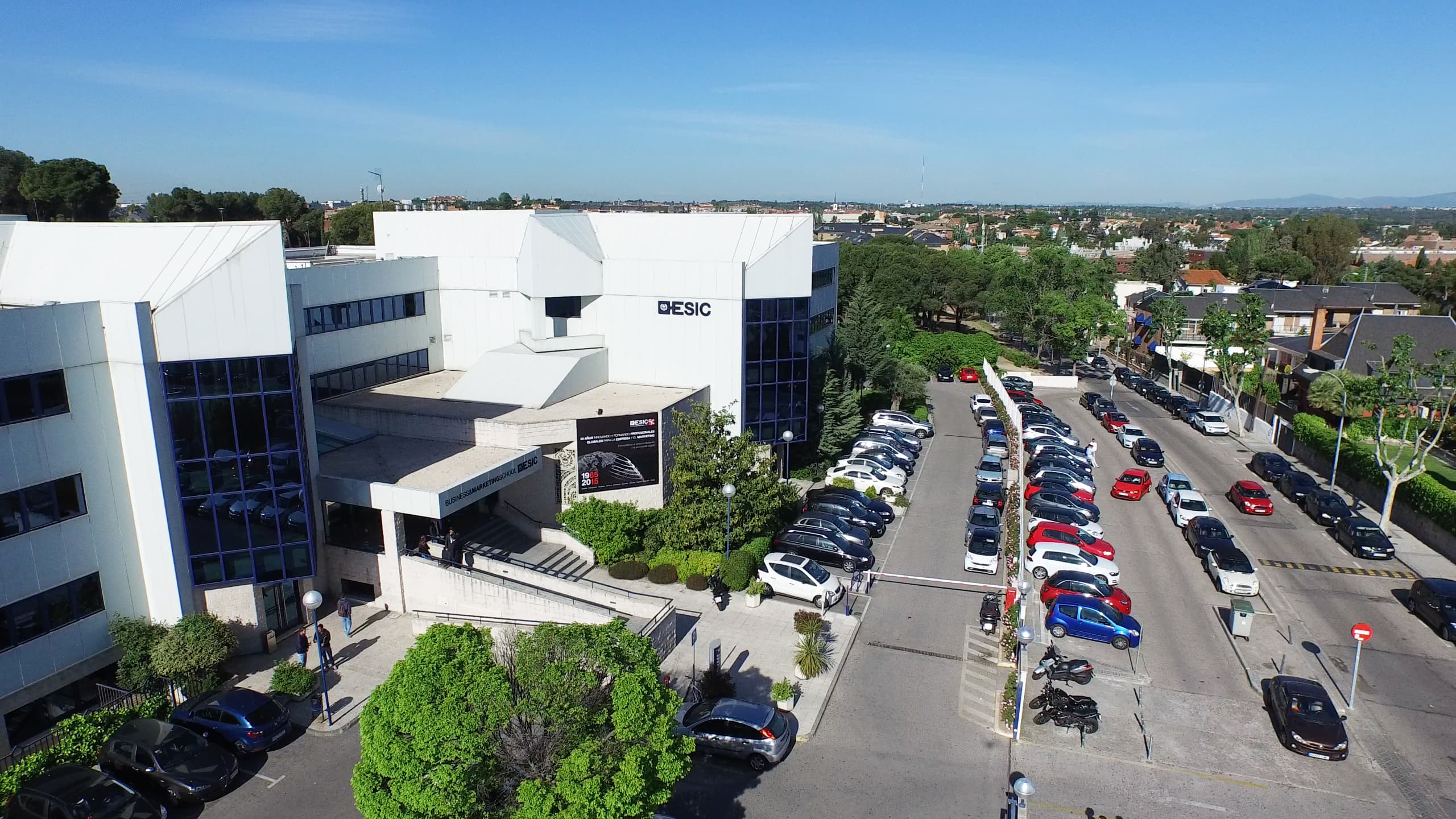 Foto secundaria del campus Campus Valdenigriales