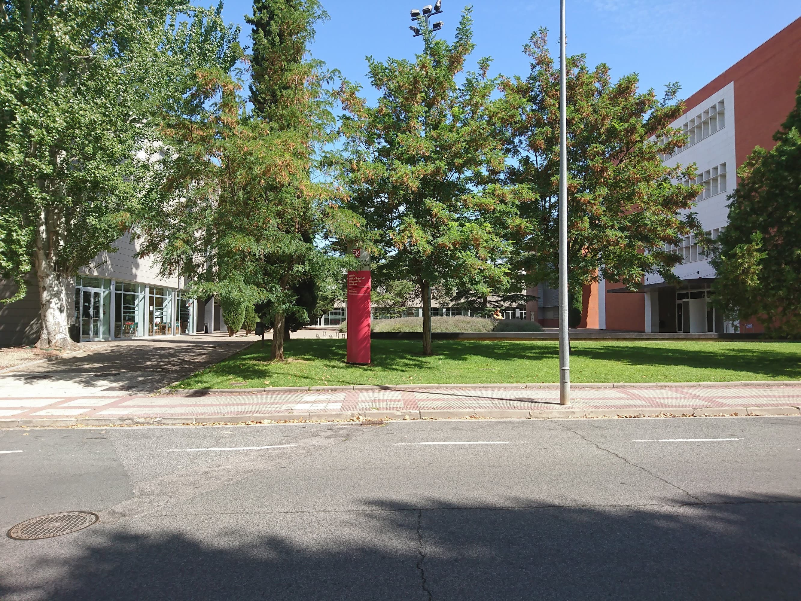 Foto secundaria del campus Escuela Técnica Superior de Ingeniería Industrial