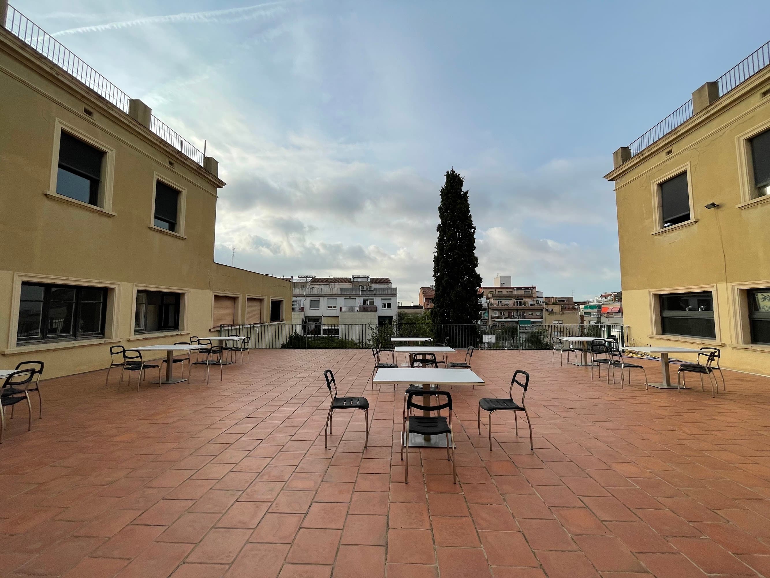 Foto secundaria del campus Abat Oliba - Spínola