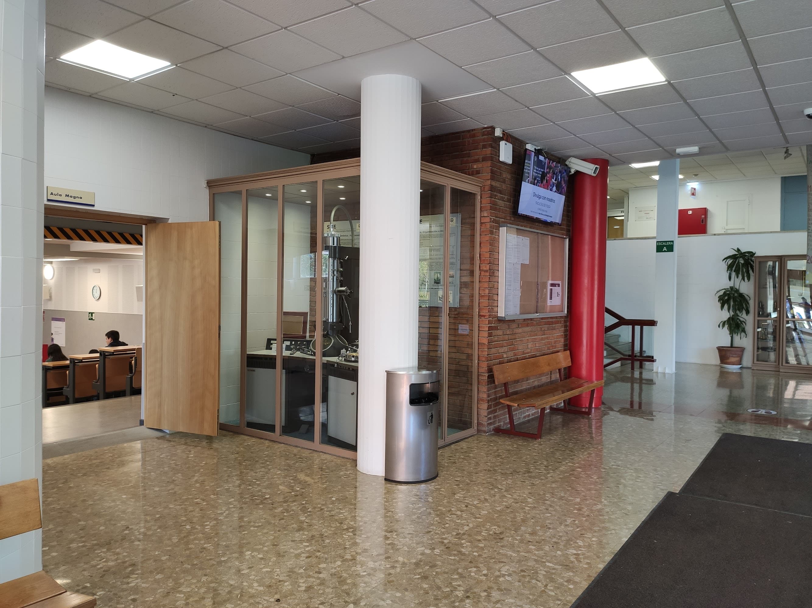 Foto secundaria del campus Facultad de Física