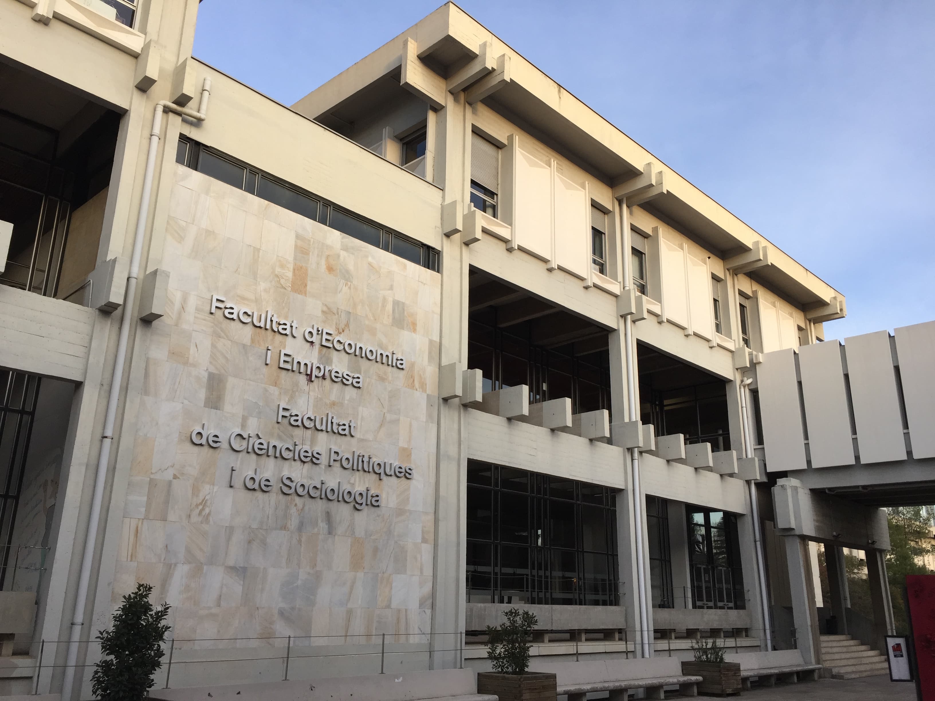 Foto del campus Facultad de Ciencias Políticas y Sociología