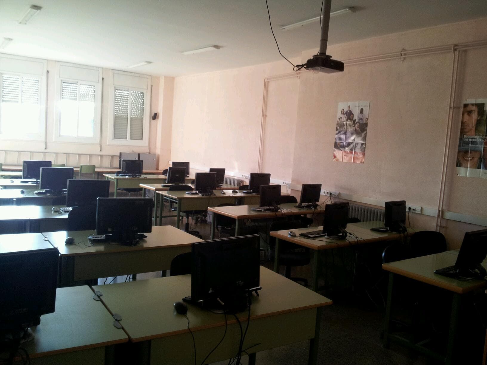Foto secundaria del campus Institut Esteve Terradas i Illa