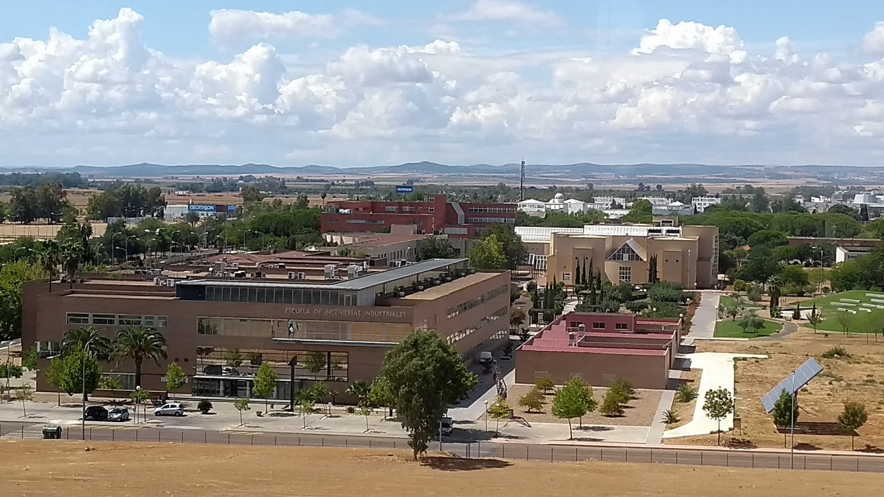 Foto secundaria del campus Escuela de Ingenierías Industriales