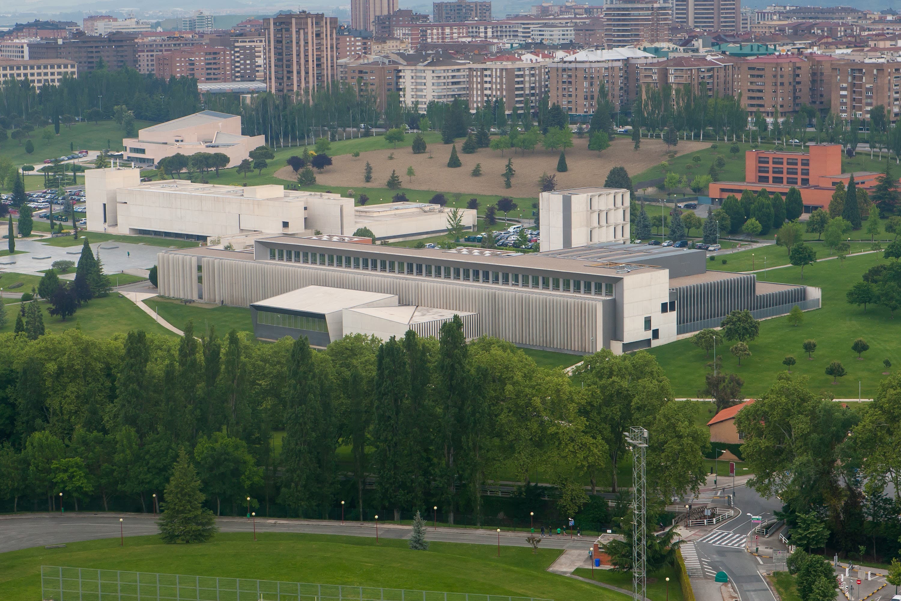 Foto secundaria del campus Facultad de Ciencias Económicas y Empresariales