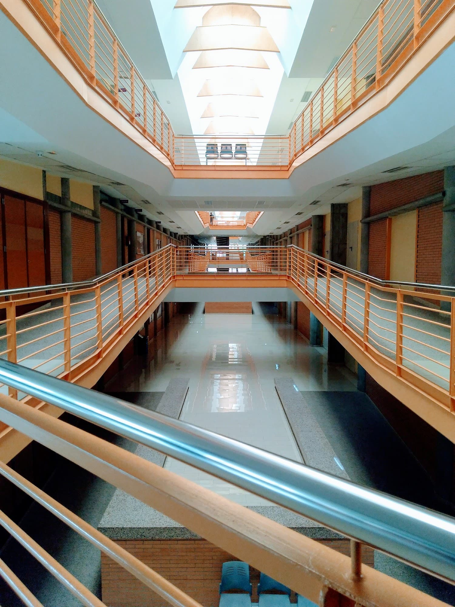 Foto secundaria del campus Escuela Superior de Ingeniería y Tecnología