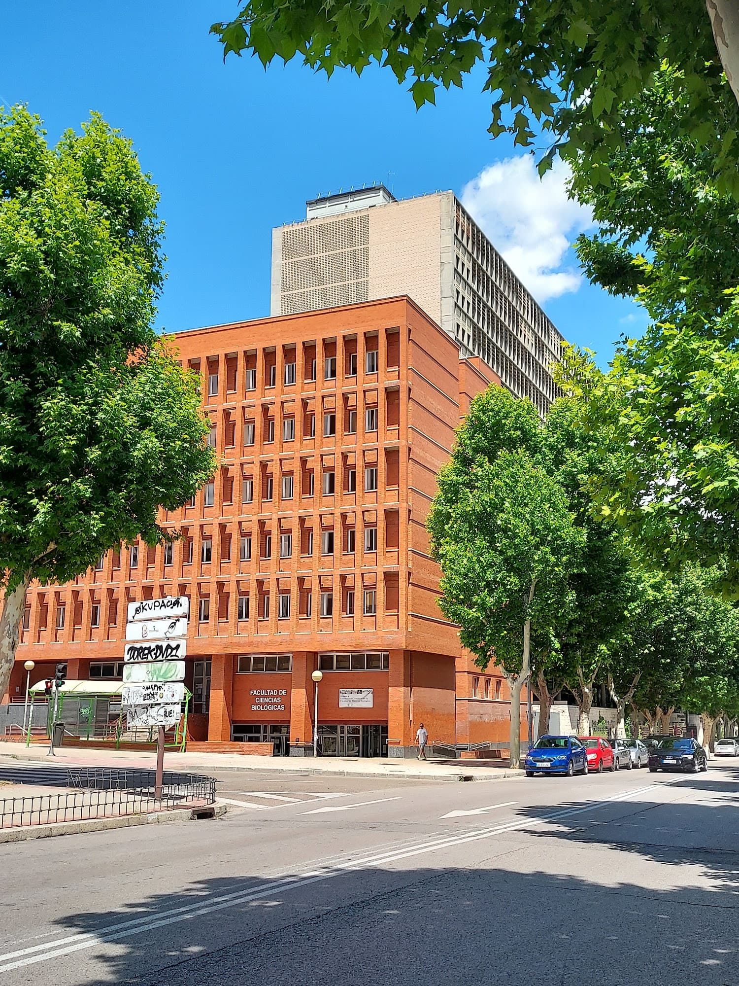 Foto secundaria del campus Facultad de Ciencias Geológicas