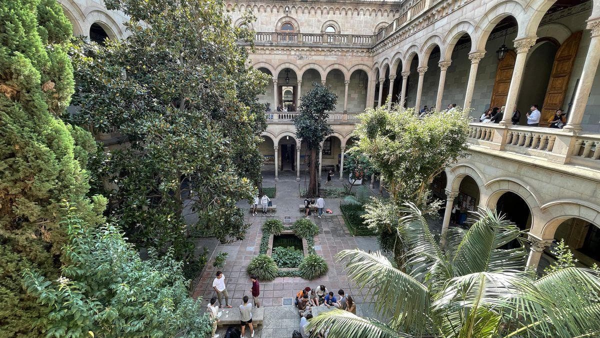 Foto secundaria del campus Facultad de Filología y Comunicación