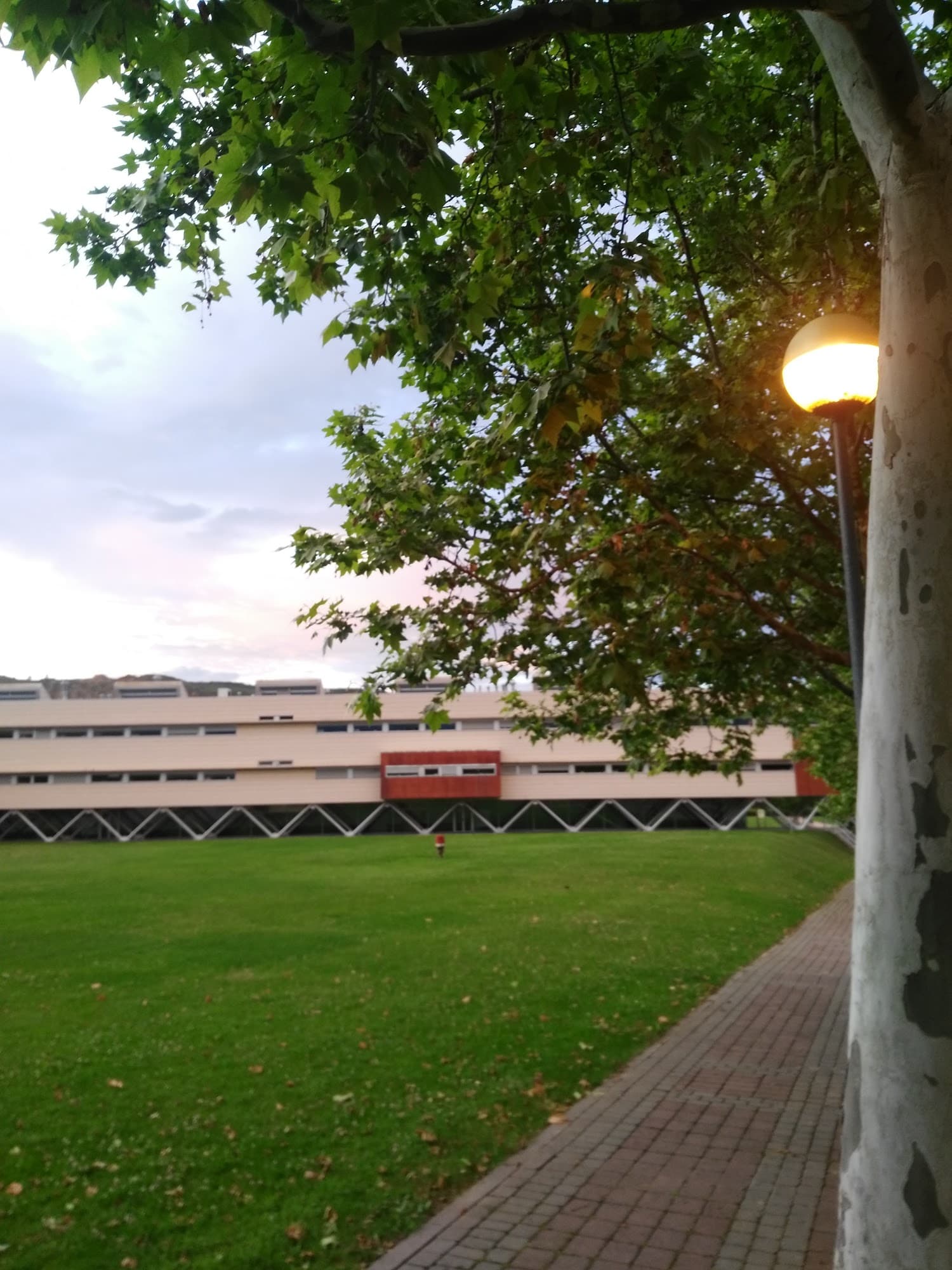 Foto secundaria del campus Facultad de Ciencia y Tecnología de la Universidad de La Rioja