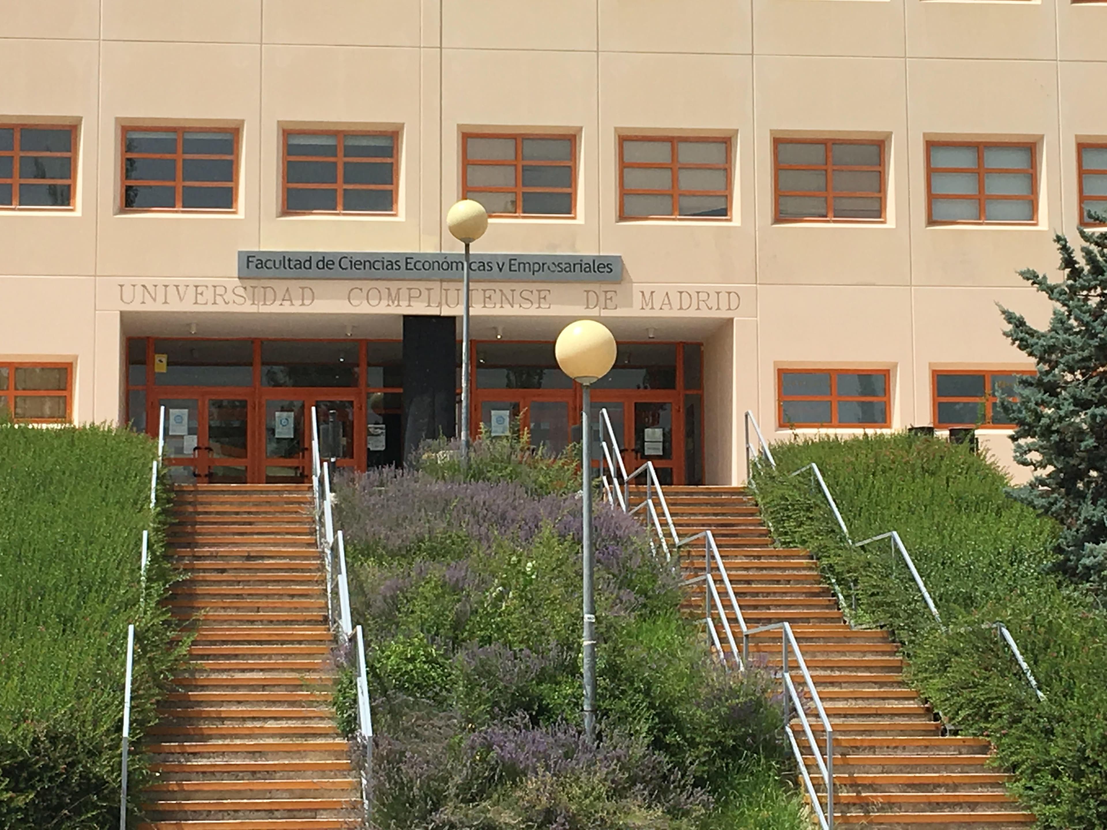 Foto secundaria del campus Facultad de Ciencias Económicas y Empresariales