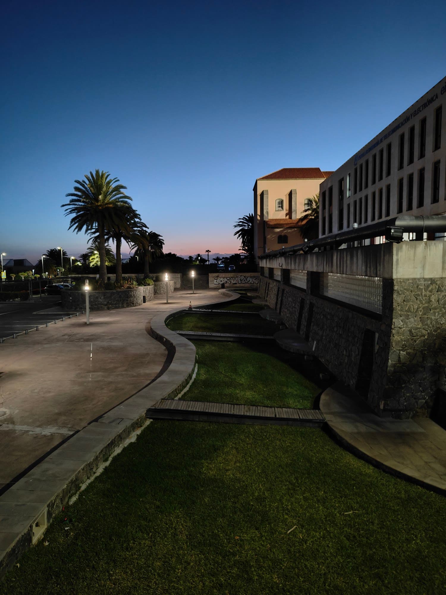 Foto del campus Escuela de Ingeniería de Telecomunicación y Electrónica