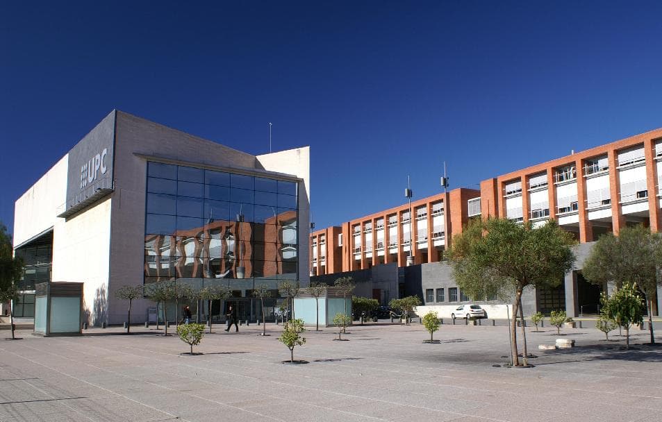 Foto secundaria del campus ETSETB - Escuela Técnica Superior de Ingeniería de Telecomunicación