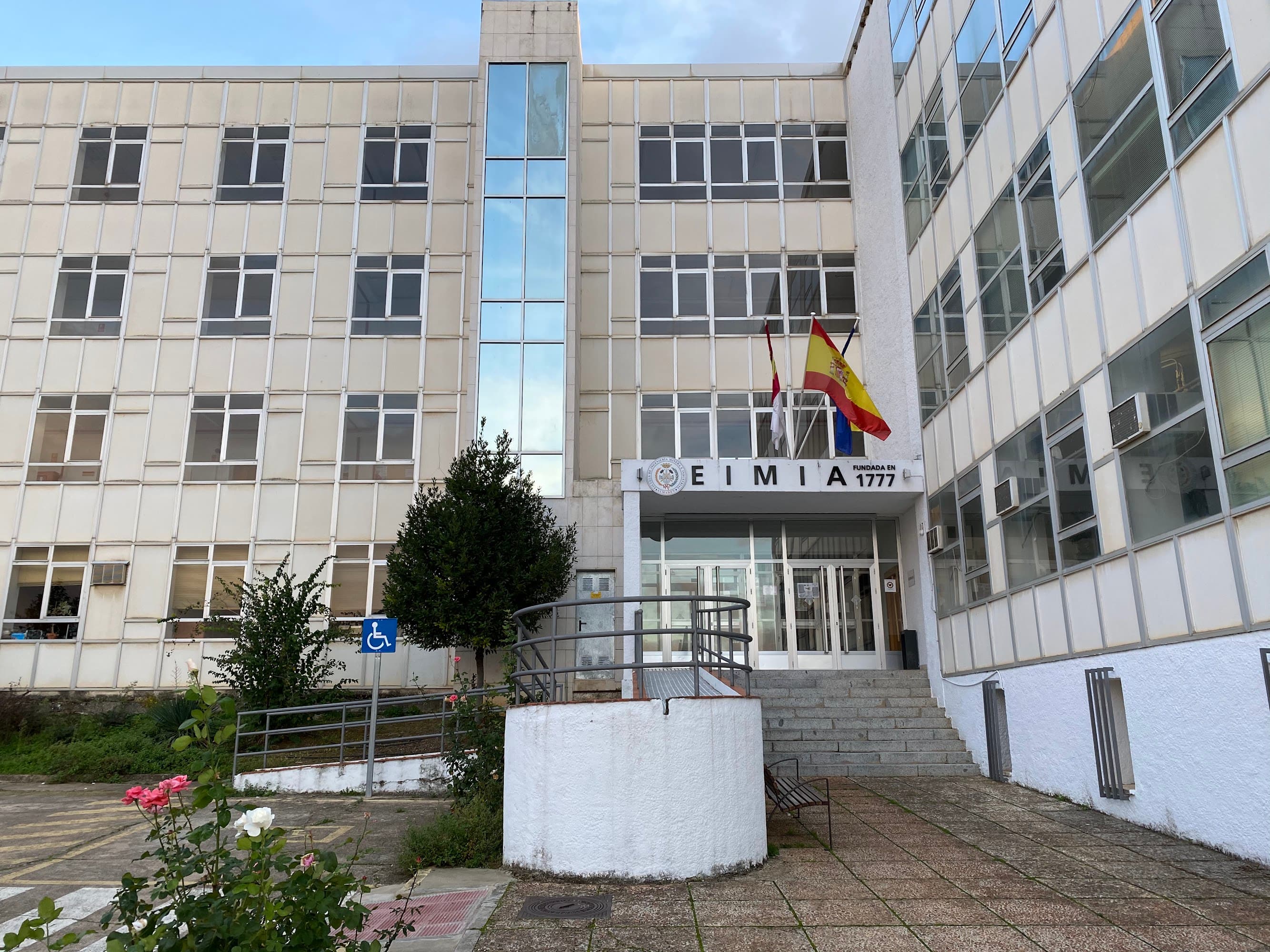 Foto secundaria del campus Escuela de Ingeniería Minera e Industrial de Almadén