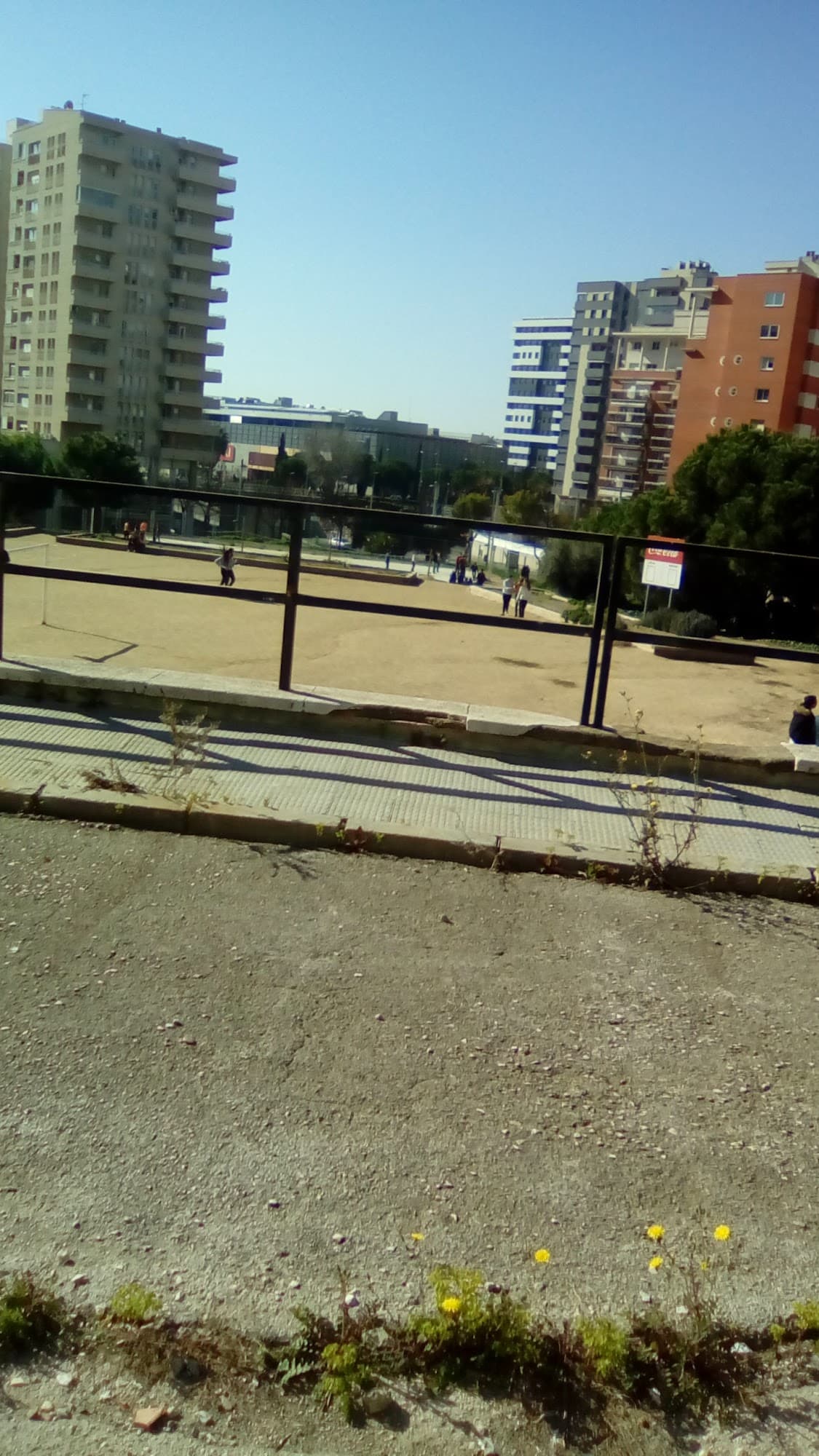 Foto secundaria del campus Institut Antoni de Martí i Franquès