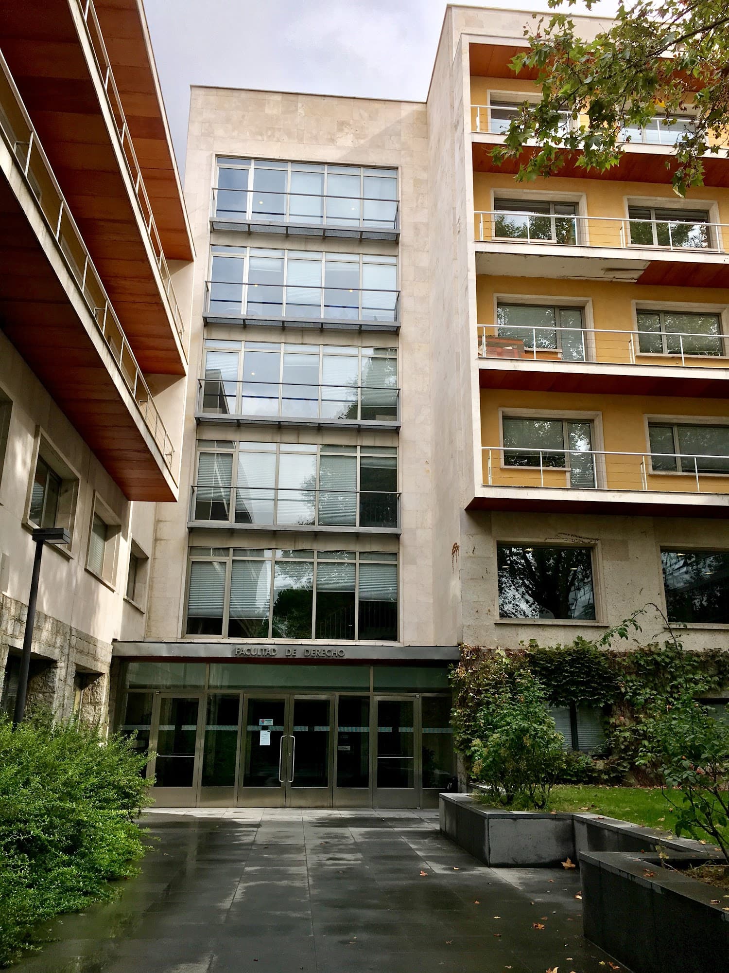 Foto secundaria del campus Facultad de Ciencias Políticas y Sociología