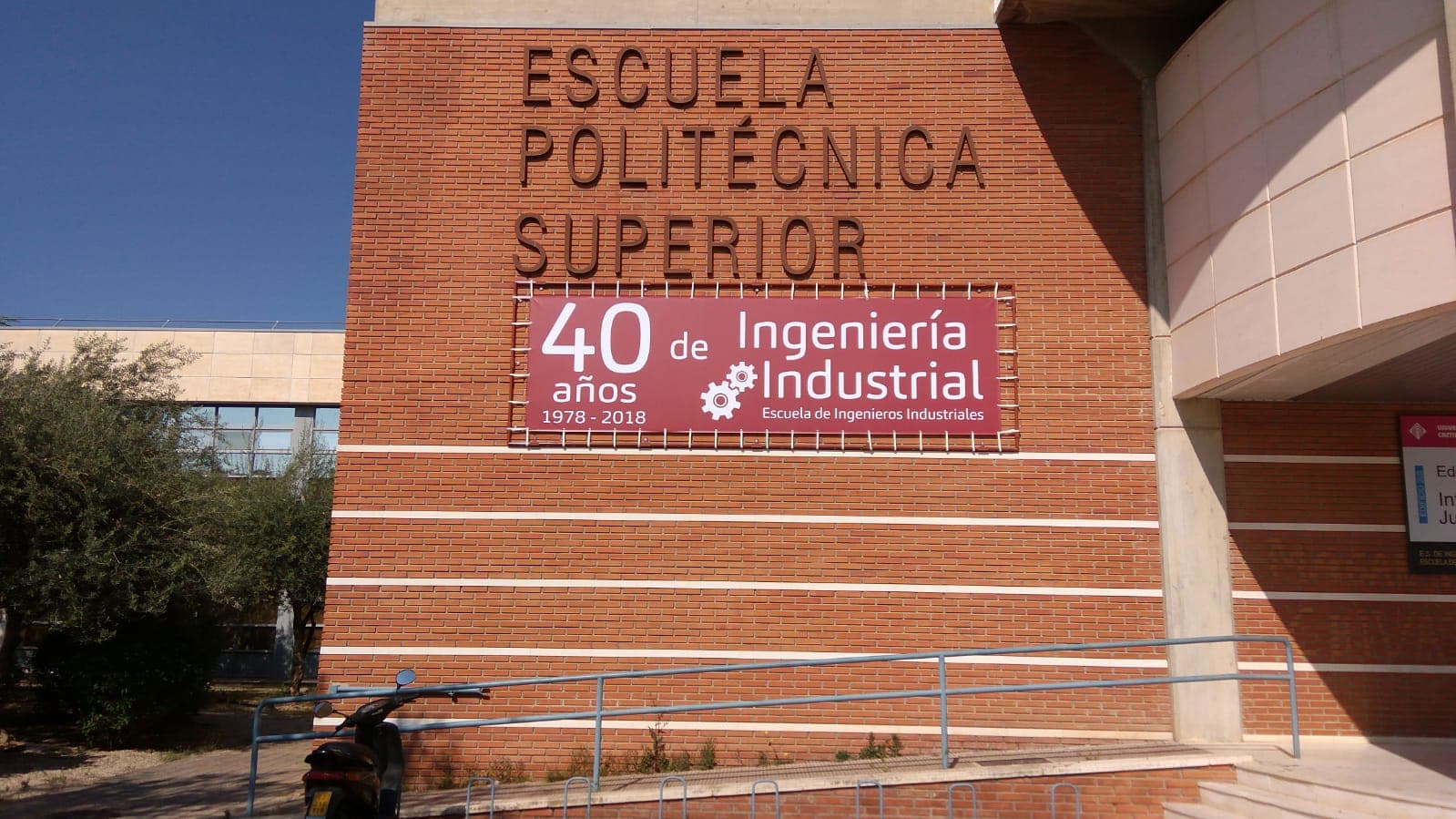Foto secundaria del campus Escuela Superior de Ingeniería Informática