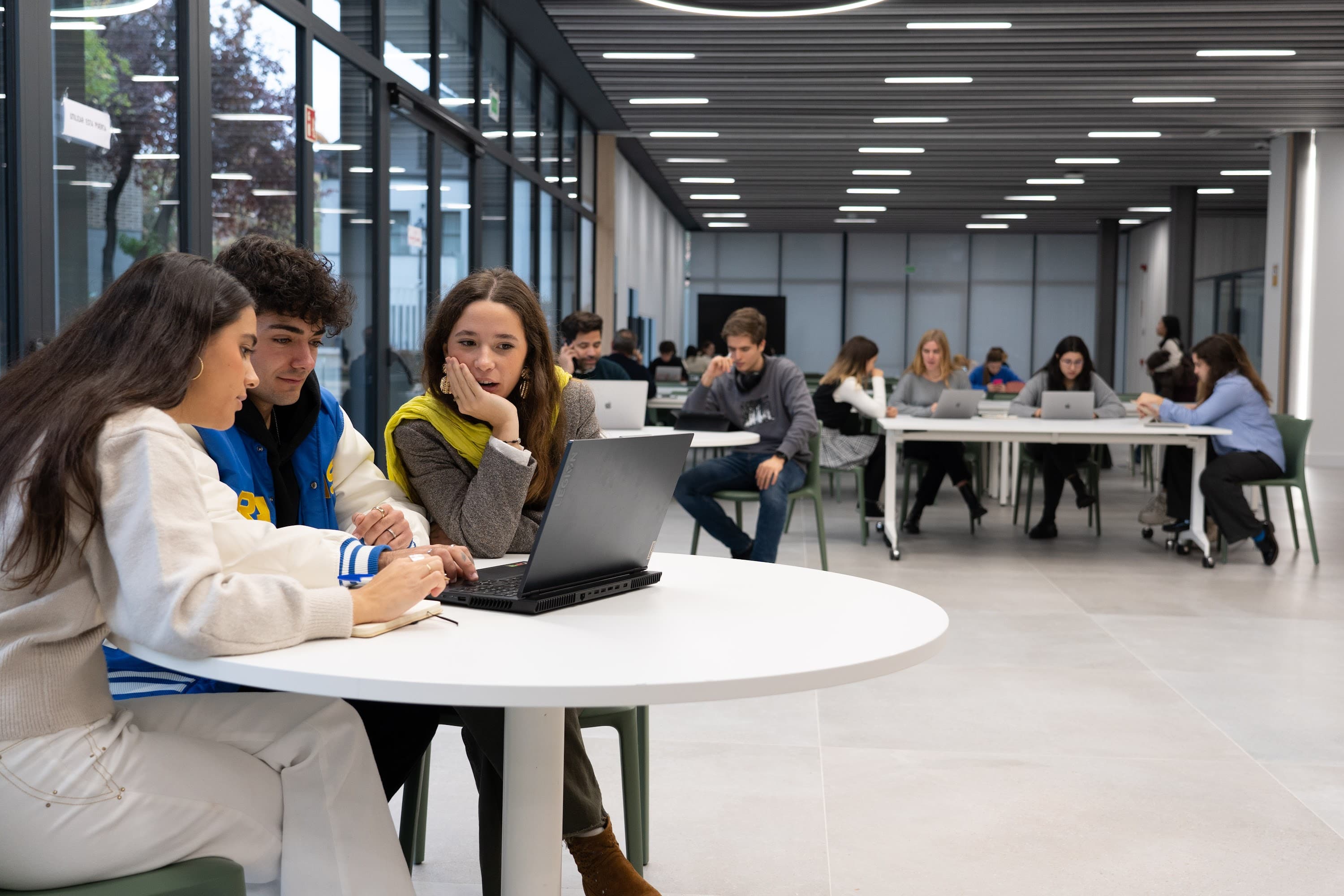 Foto secundaria del campus Escuela Internacional de Diseño e Industrias Creativas