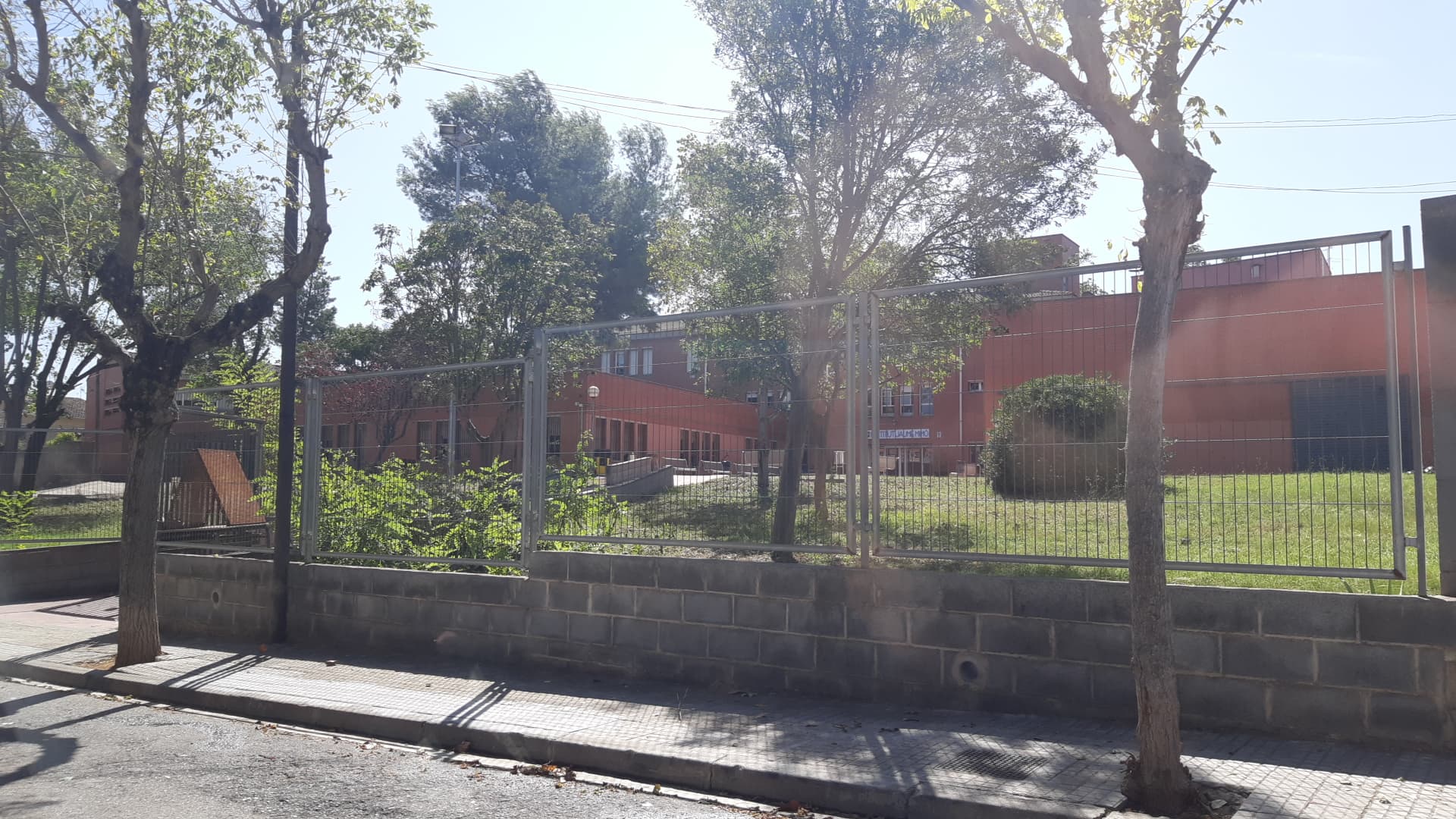 Foto secundaria del campus Institut Jaume Mimó
