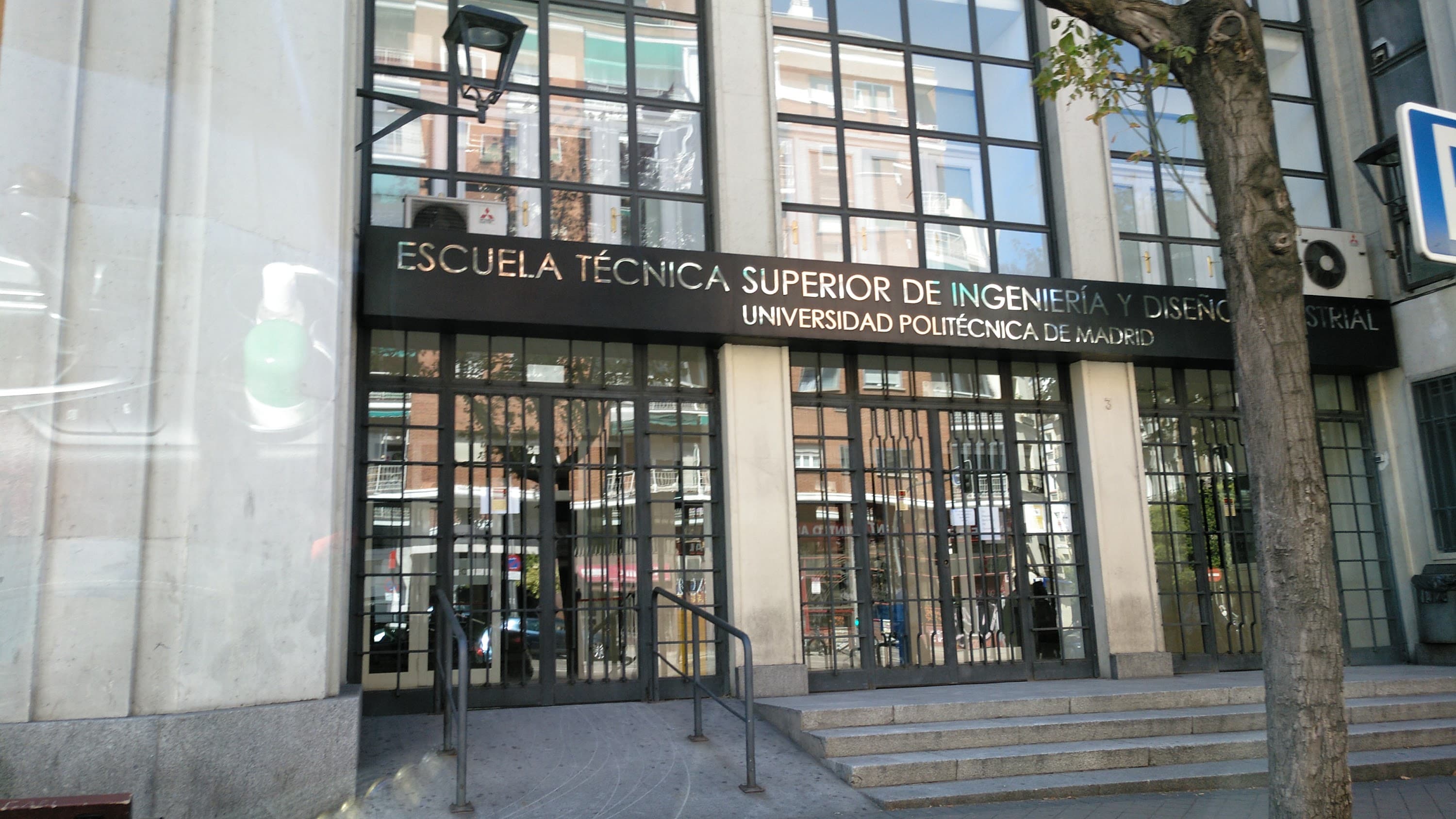 Foto secundaria del campus Escuela Técnica Superior de Ingeniería y Diseño Industrial