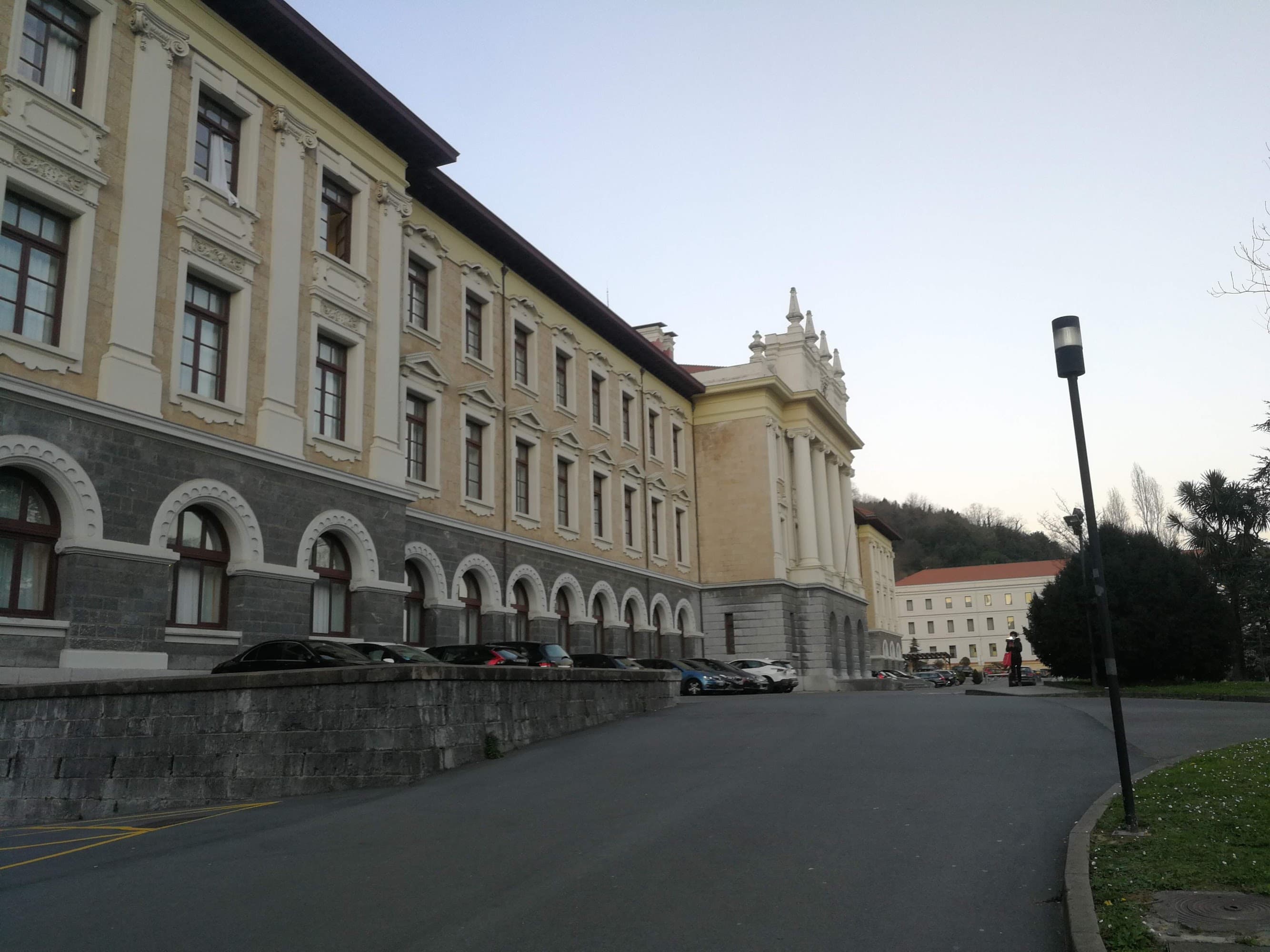 Foto secundaria del campus Facultad de Ciencias Económicas y Empresariales