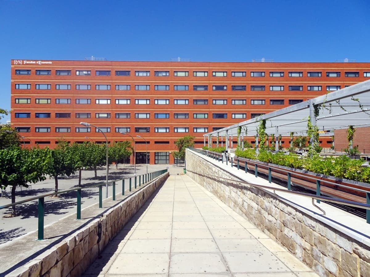Foto del campus Facultad de Economía