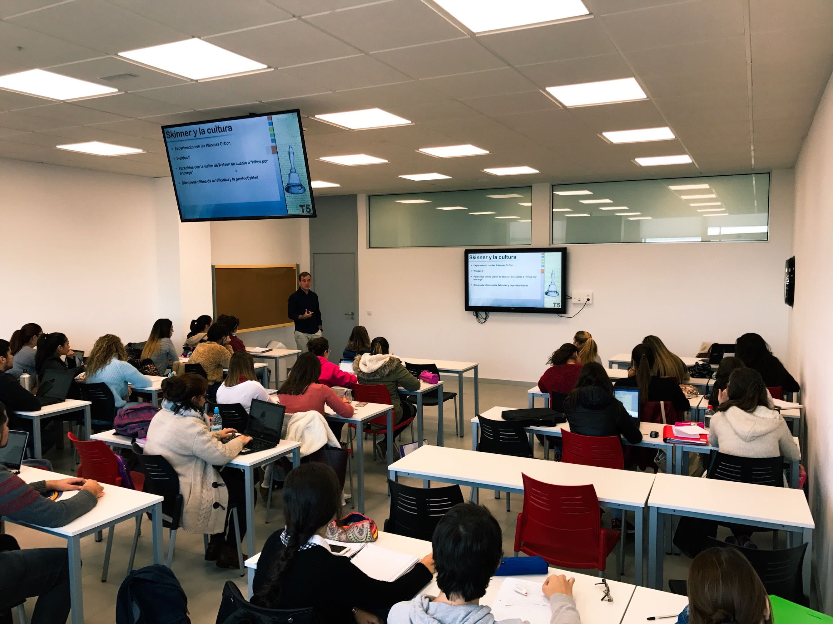 Foto secundaria del campus Facultad de Ciencias Humanas y Sociales (FCHS)