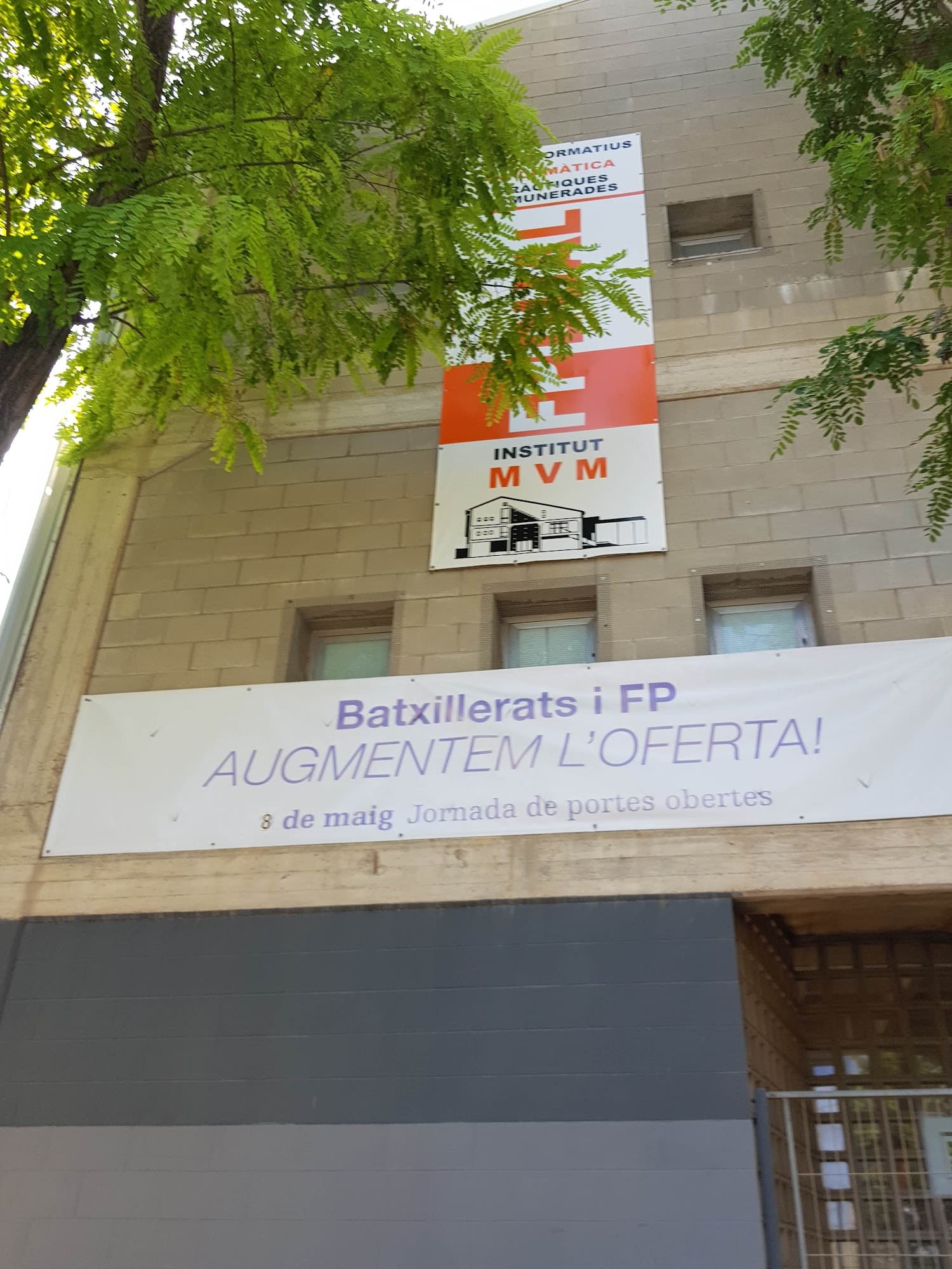 Foto secundaria del campus IES Manuel Vázquez Montalbán