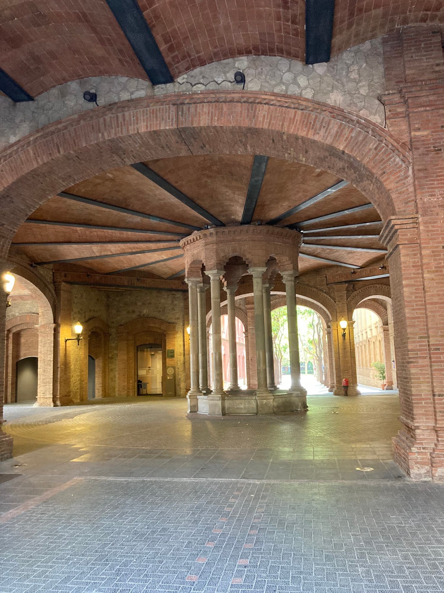 Foto secundaria del campus Institut Escola del Treball (Barcelona)