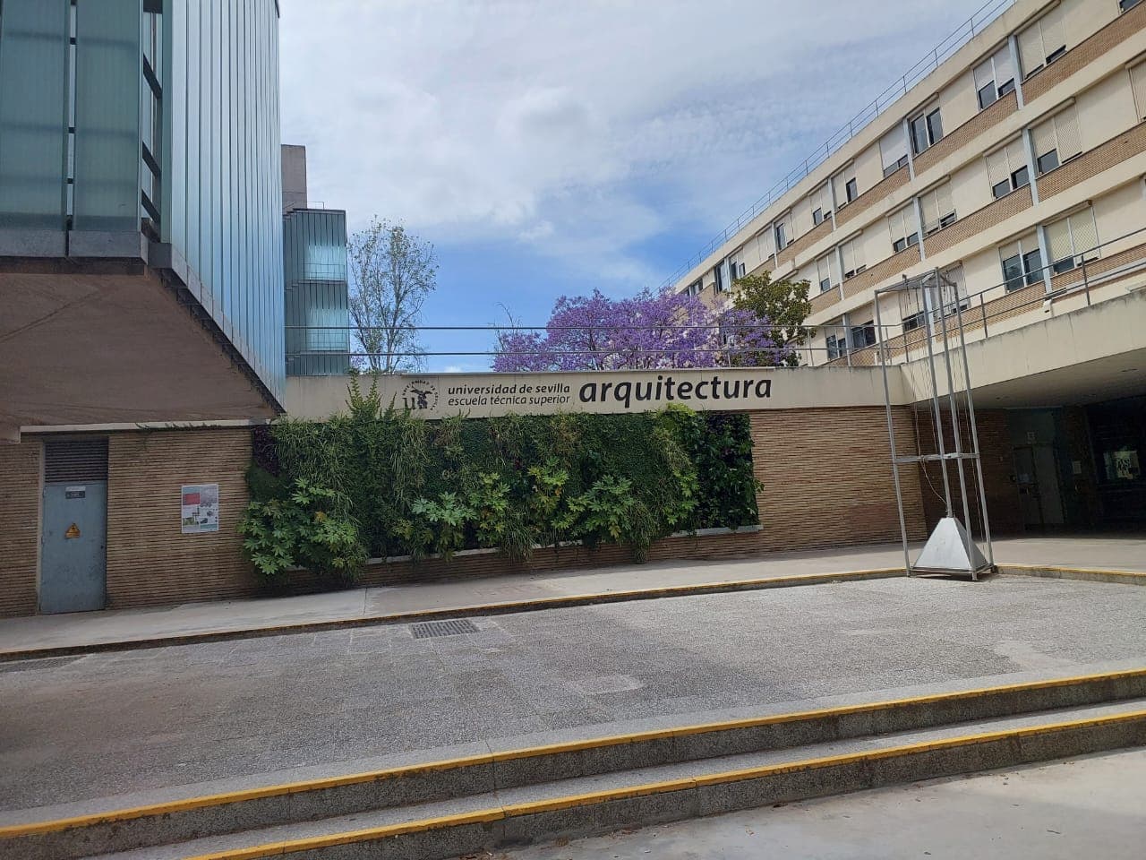 Foto secundaria del campus Facultad de Física