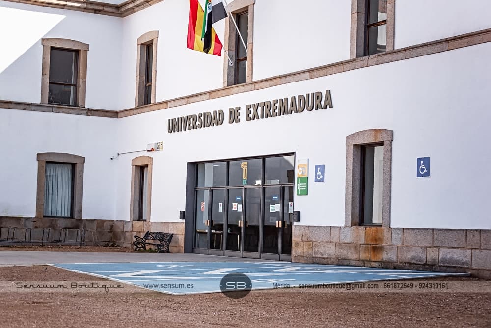 Foto del campus Facultad de Ciencias de la  Documentación y la Comunicación