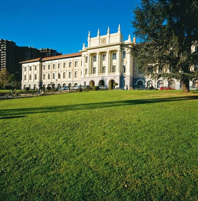 Foto secundaria del campus Facultad de Ciencias Económicas y Empresariales