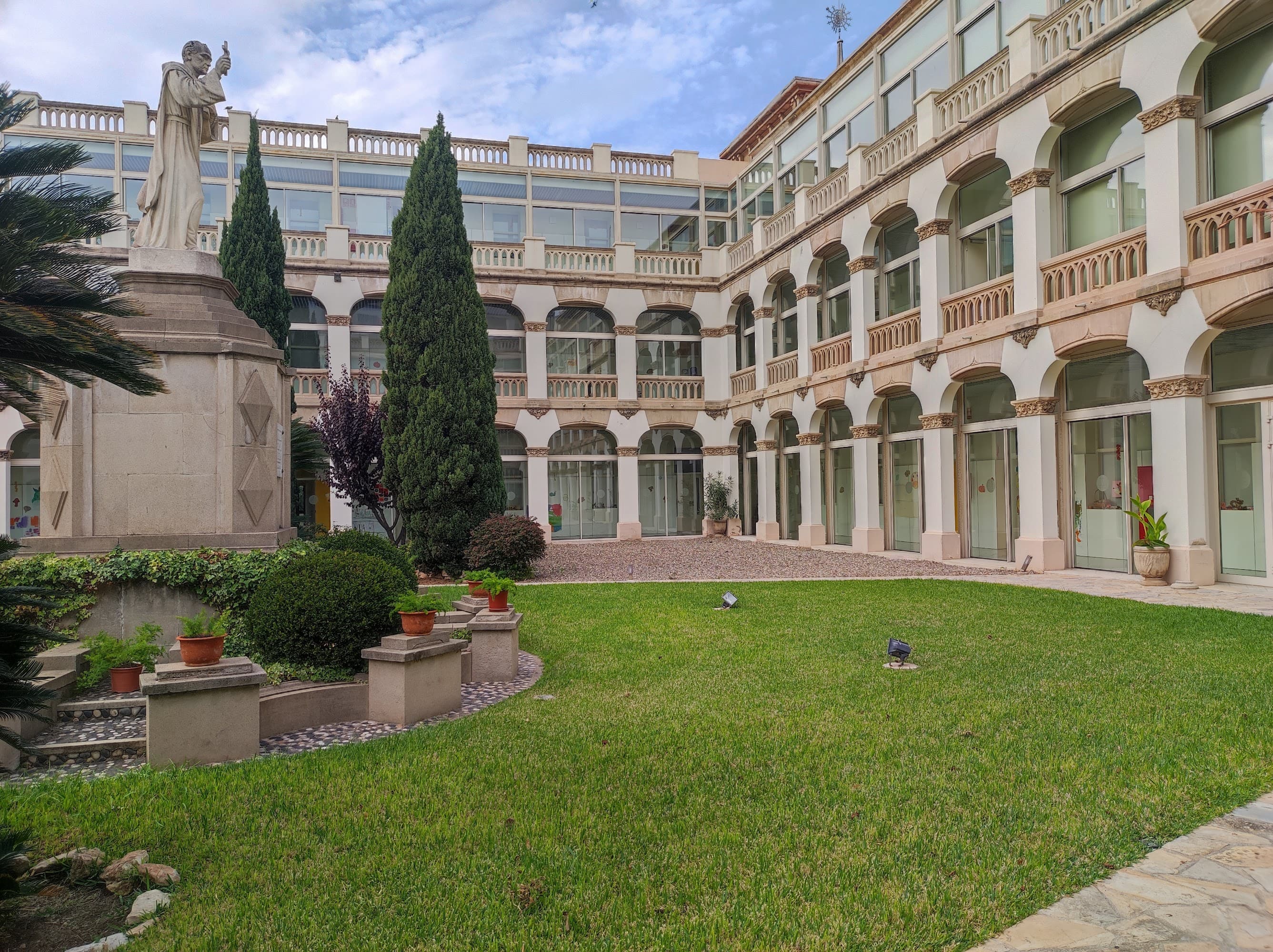 Foto secundaria del campus Col·legi Mare de Déu del Carme