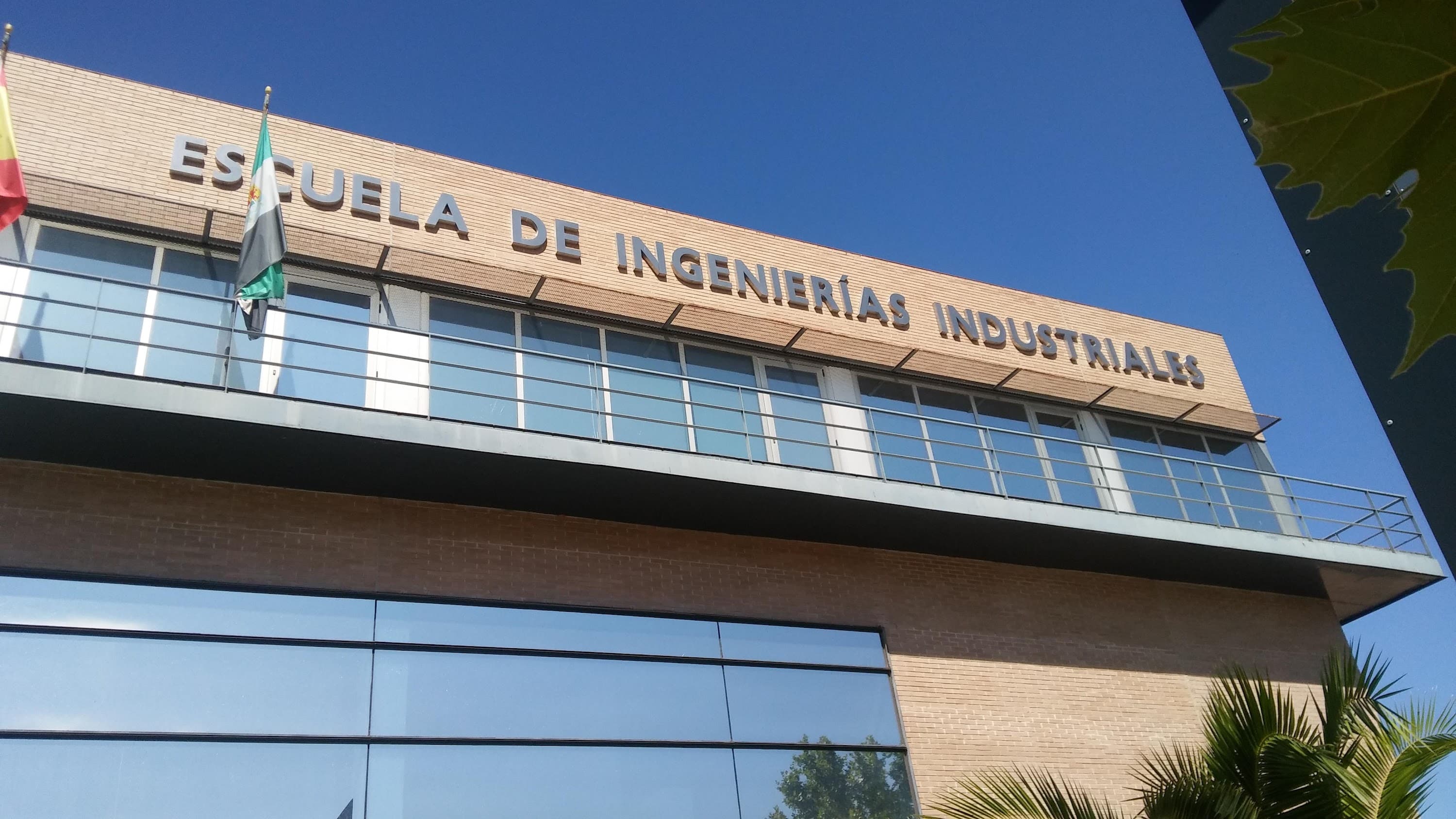 Foto secundaria del campus Escuela de Ingenierías Industriales