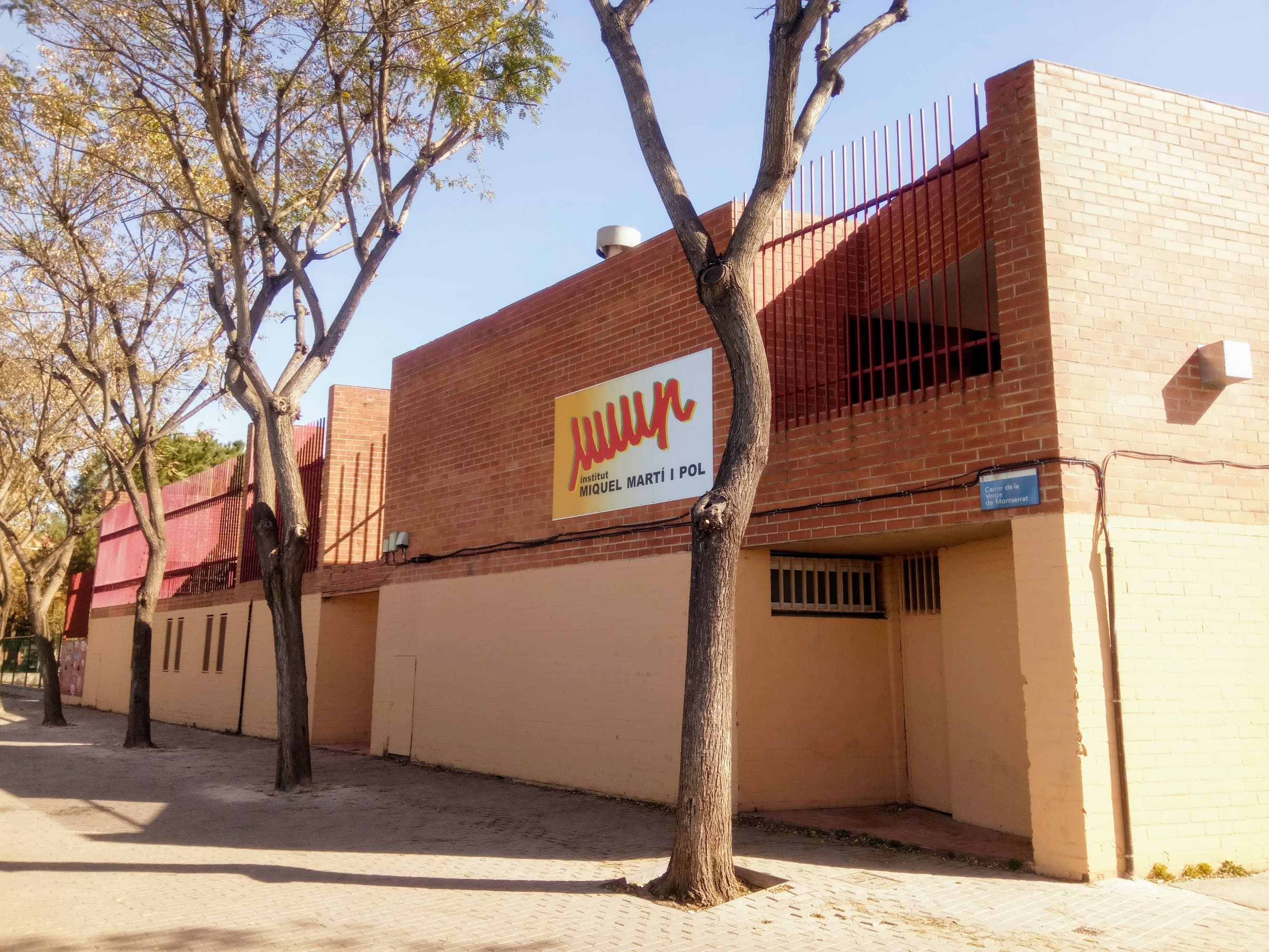 Foto secundaria del campus Institut Miquel Martí i Pol