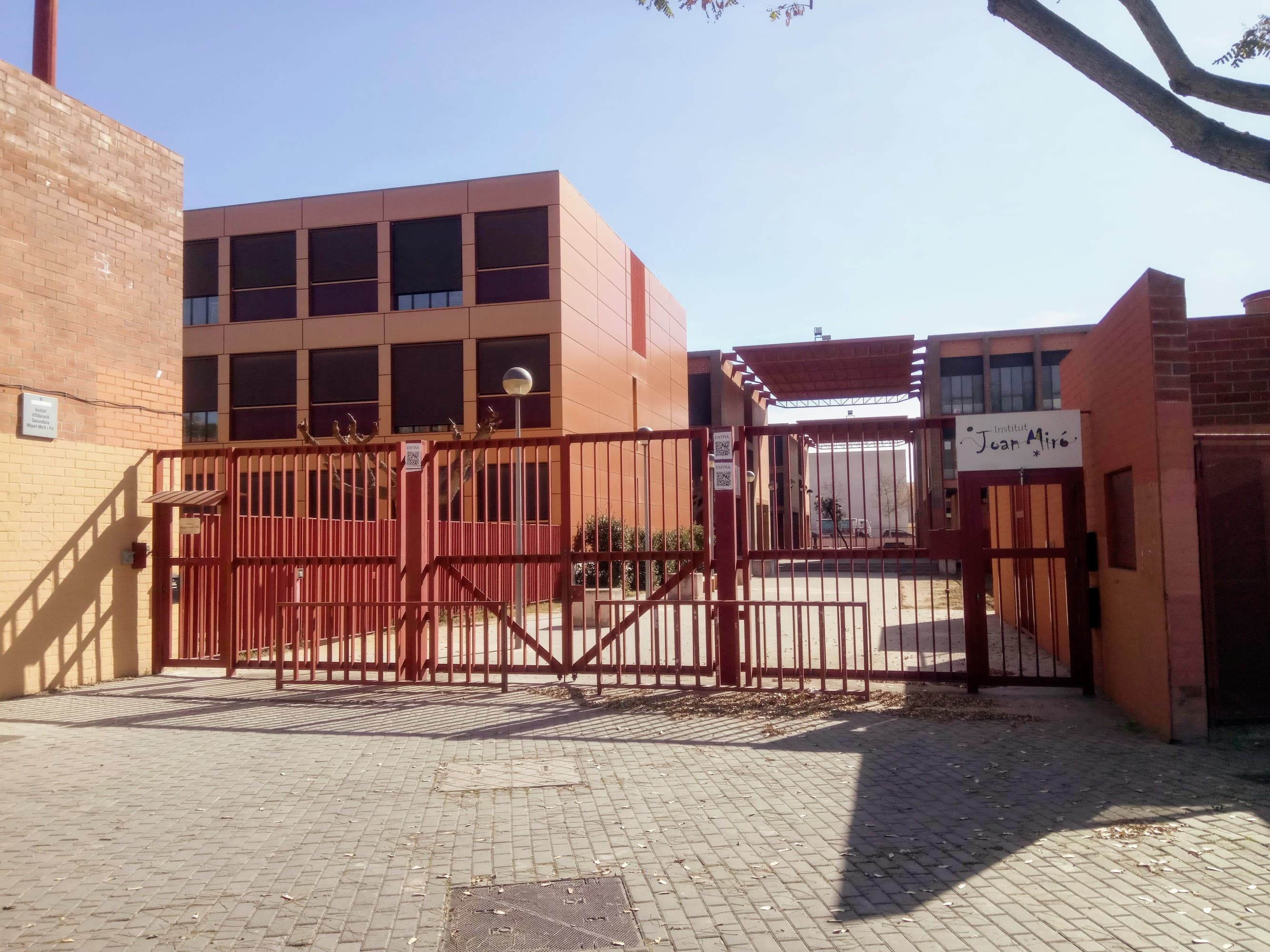 Foto secundaria del campus Institut Miquel Martí i Pol