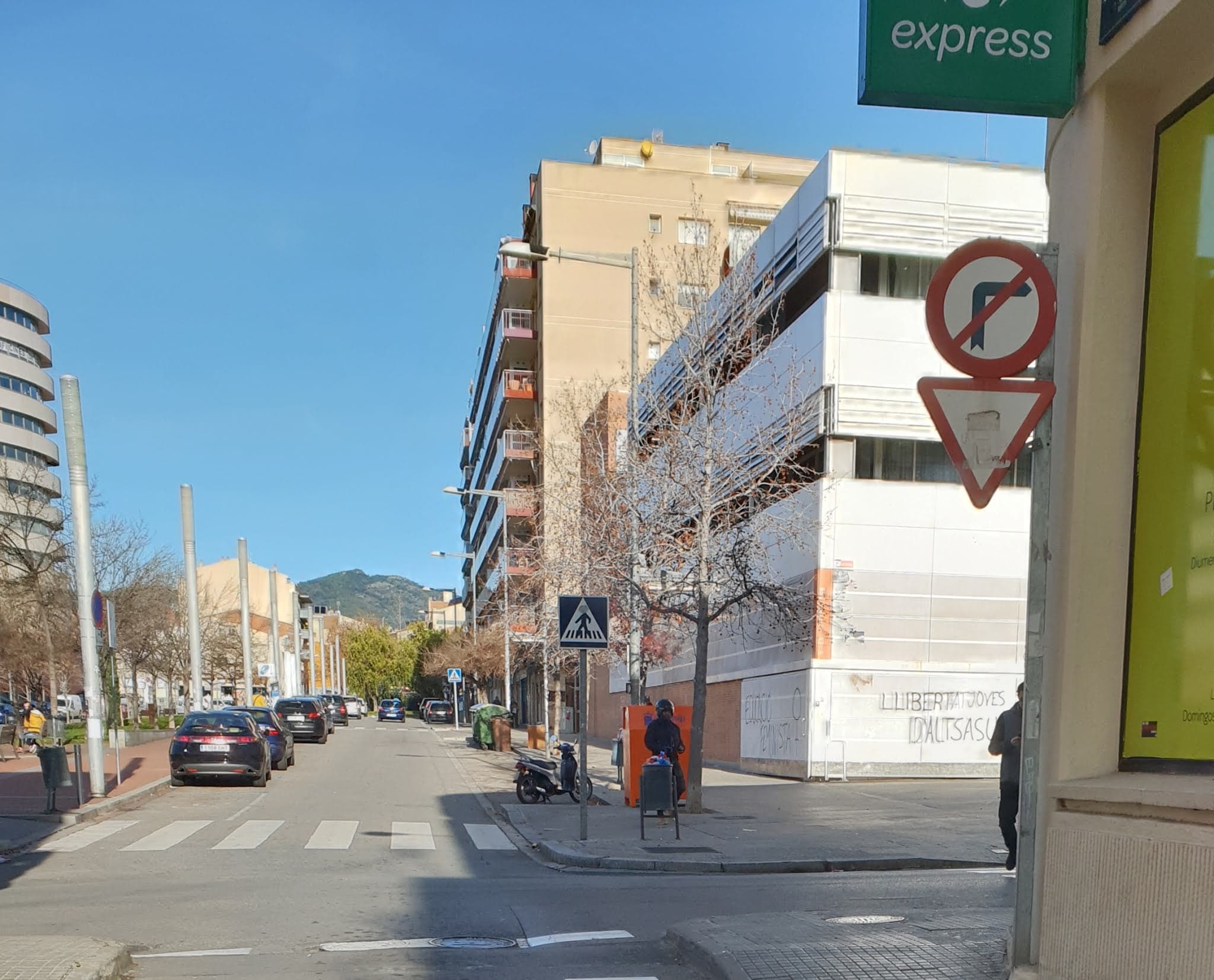Foto secundaria del campus INS Montserrat Roig
