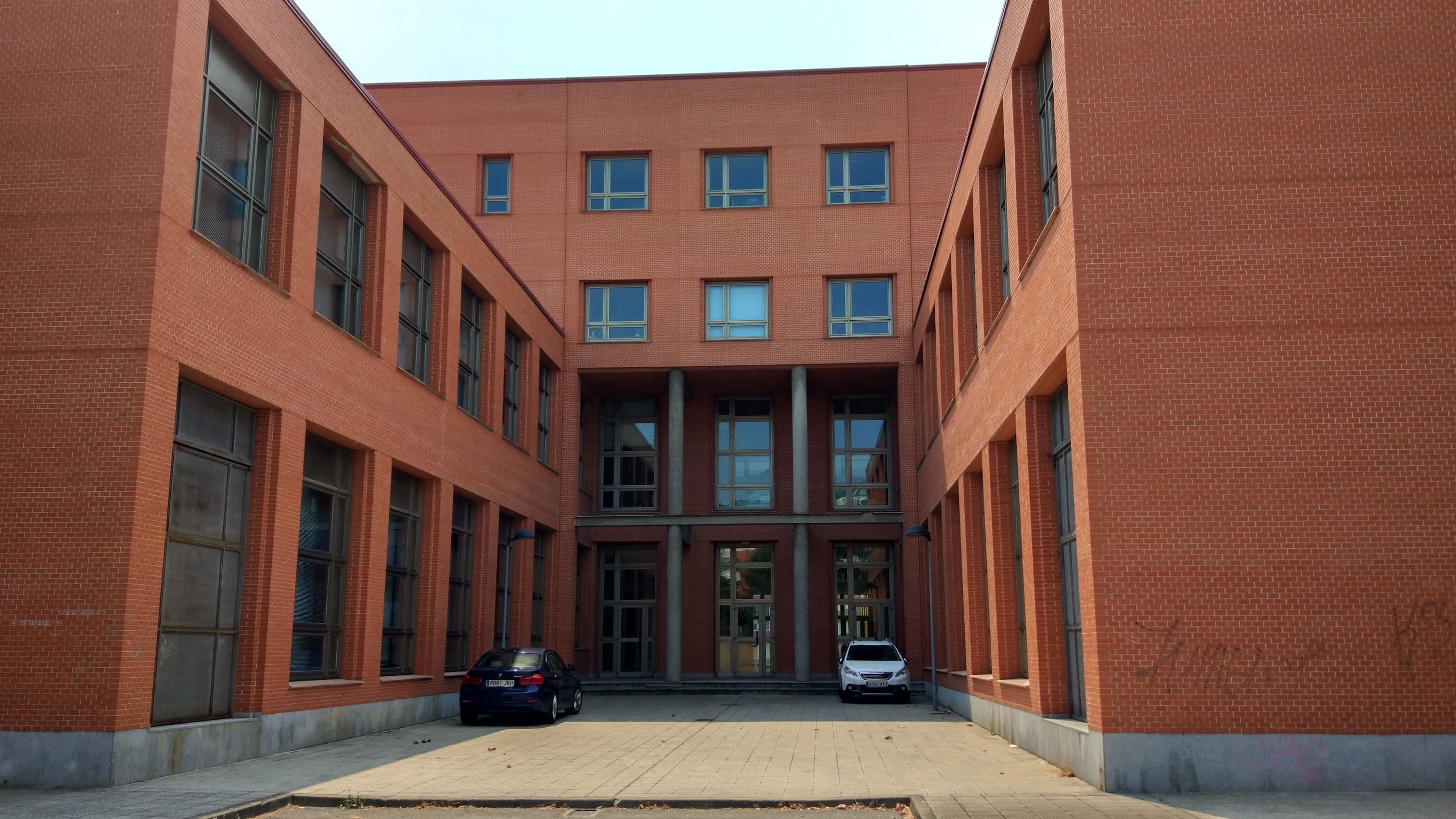 Foto secundaria del campus Escuela de Ingenierías Industrial, Informática y Aeroespacial