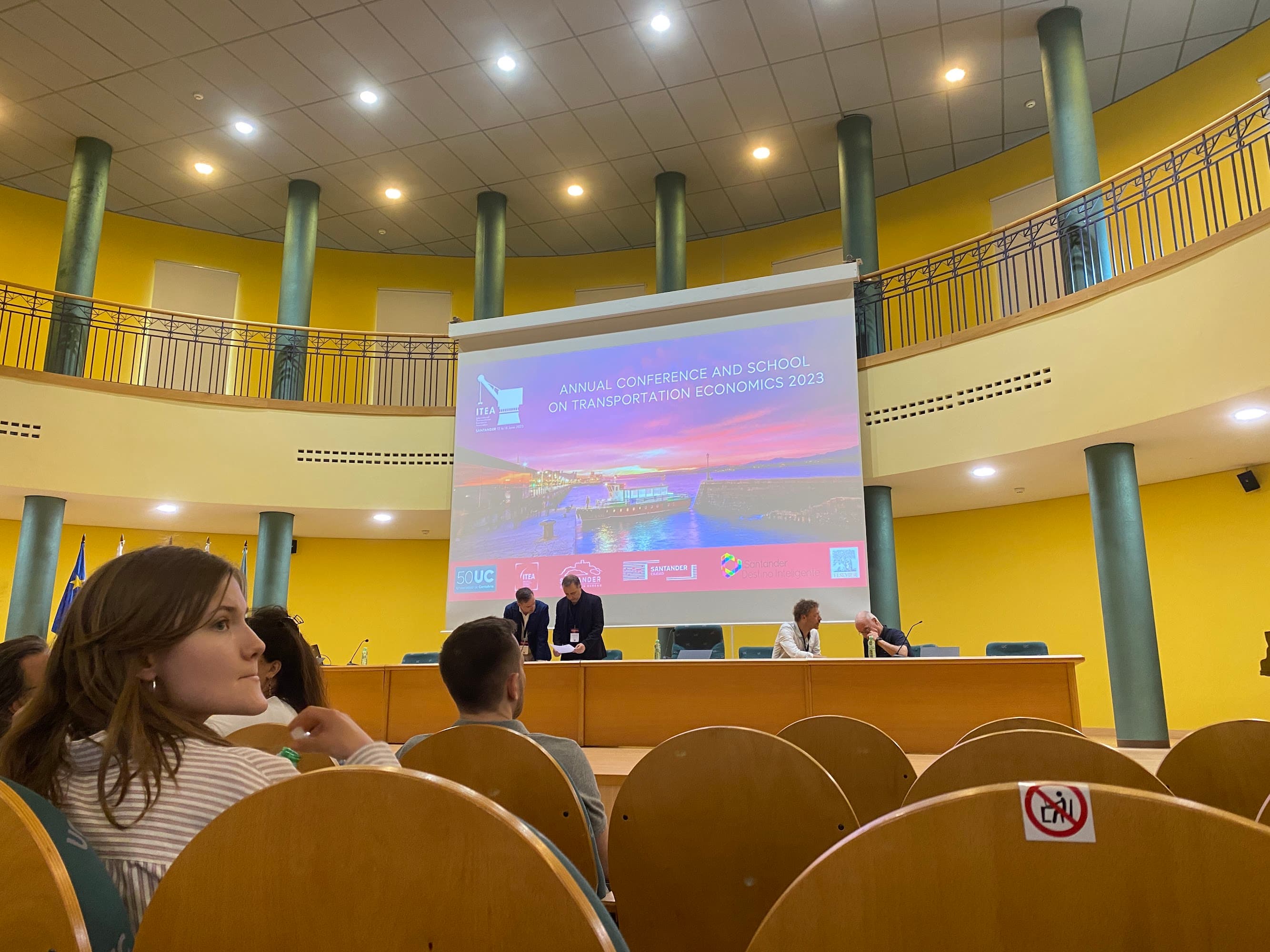 Foto secundaria del campus Facultad de Ciencias Económicas y Empresariales