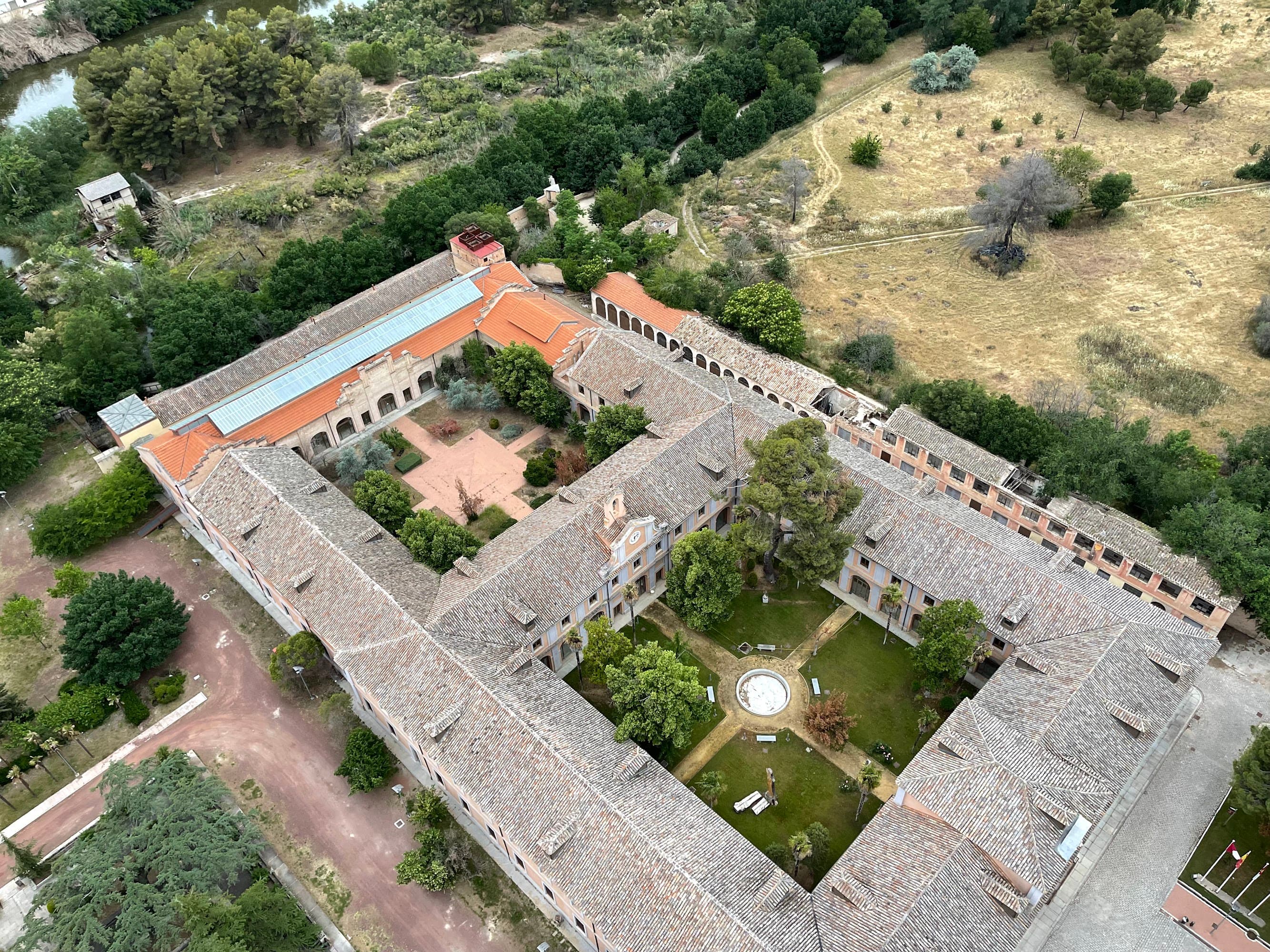Foto secundaria del campus Facultad de Ciencias Ambientales y Bioquímica de Toledo