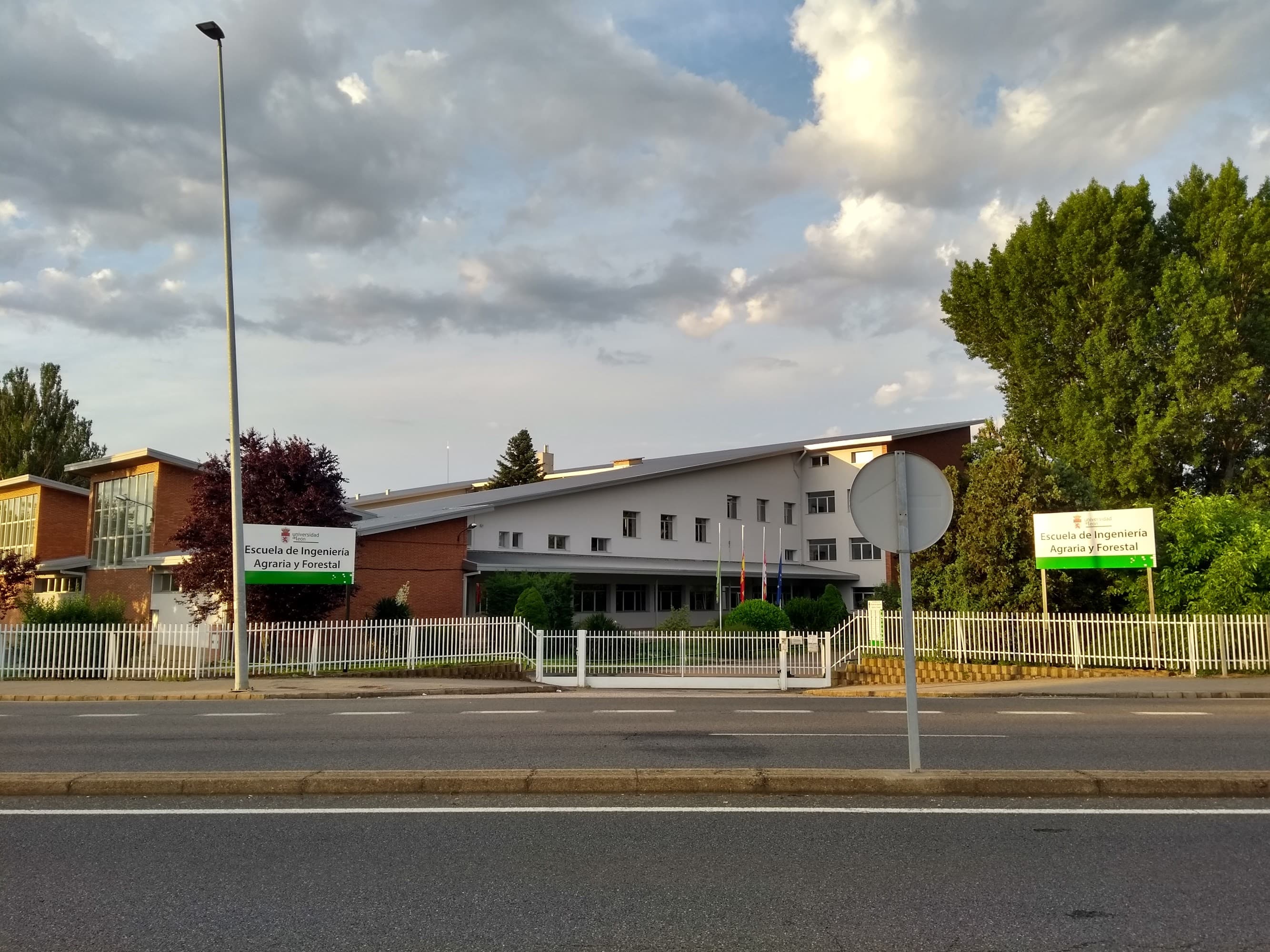 Foto secundaria del campus Escuela de Ingeniería Agraria y Forestal