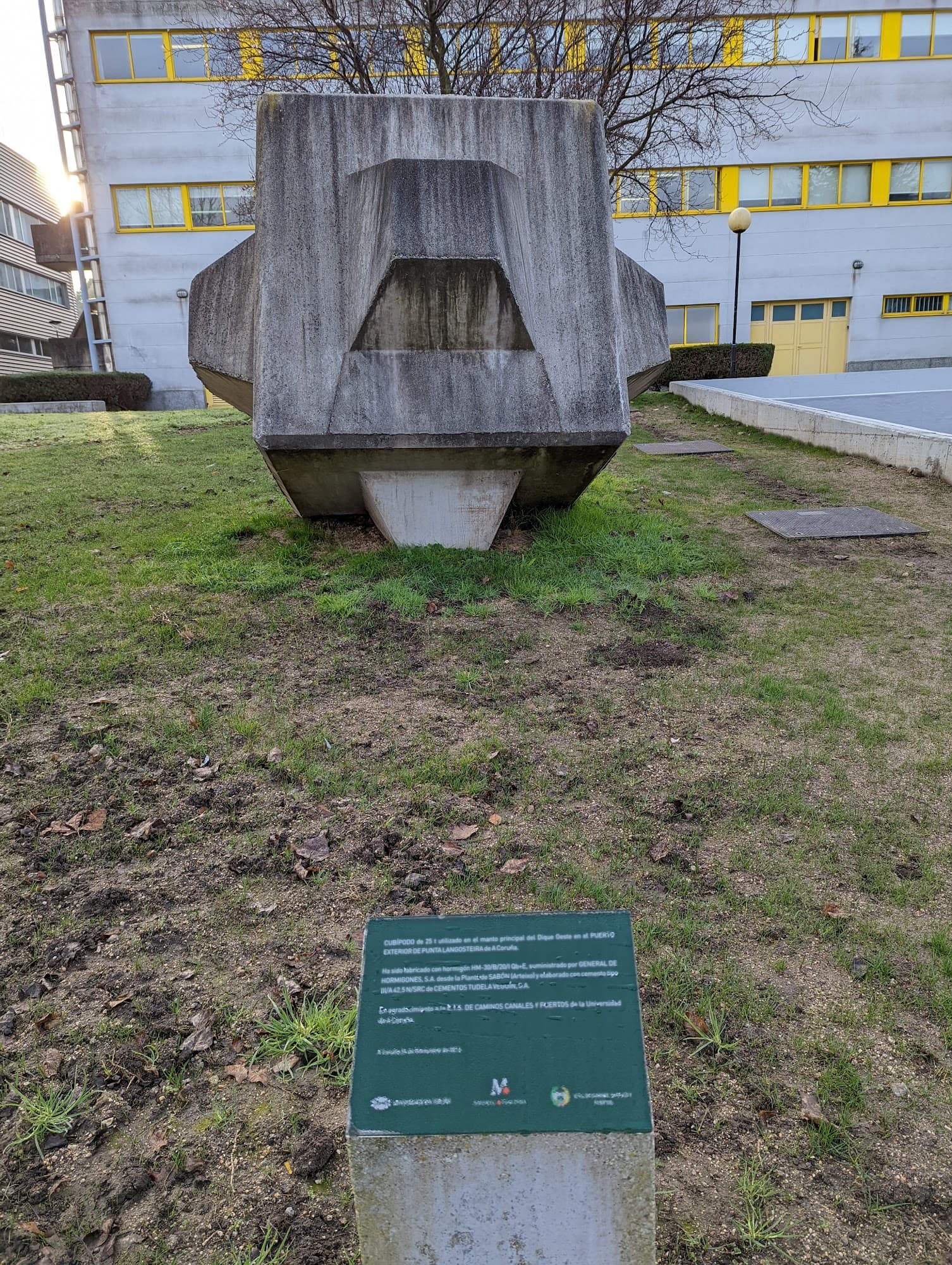 Foto secundaria del campus Escuela Técnica Superior de Ingeniería de Caminos, Canales y Puertos