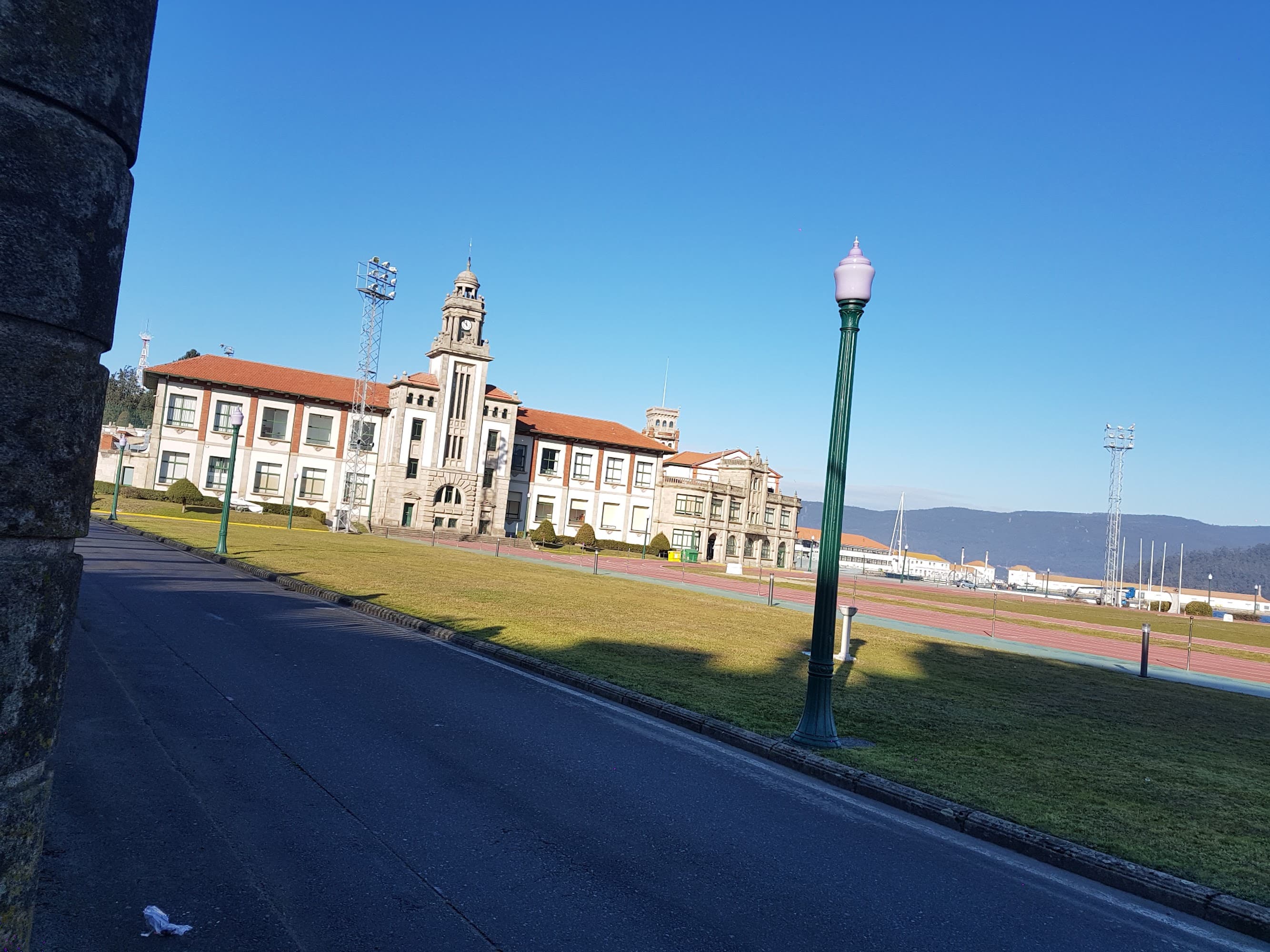 Foto secundaria del campus Centro Universitario de la Defensa en la Escuela Naval Militar de Marín