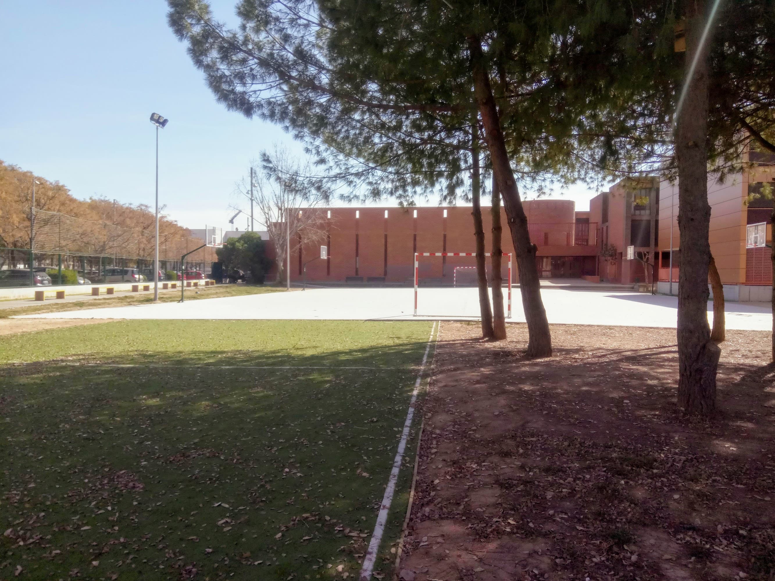 Foto secundaria del campus Institut Miquel Martí i Pol