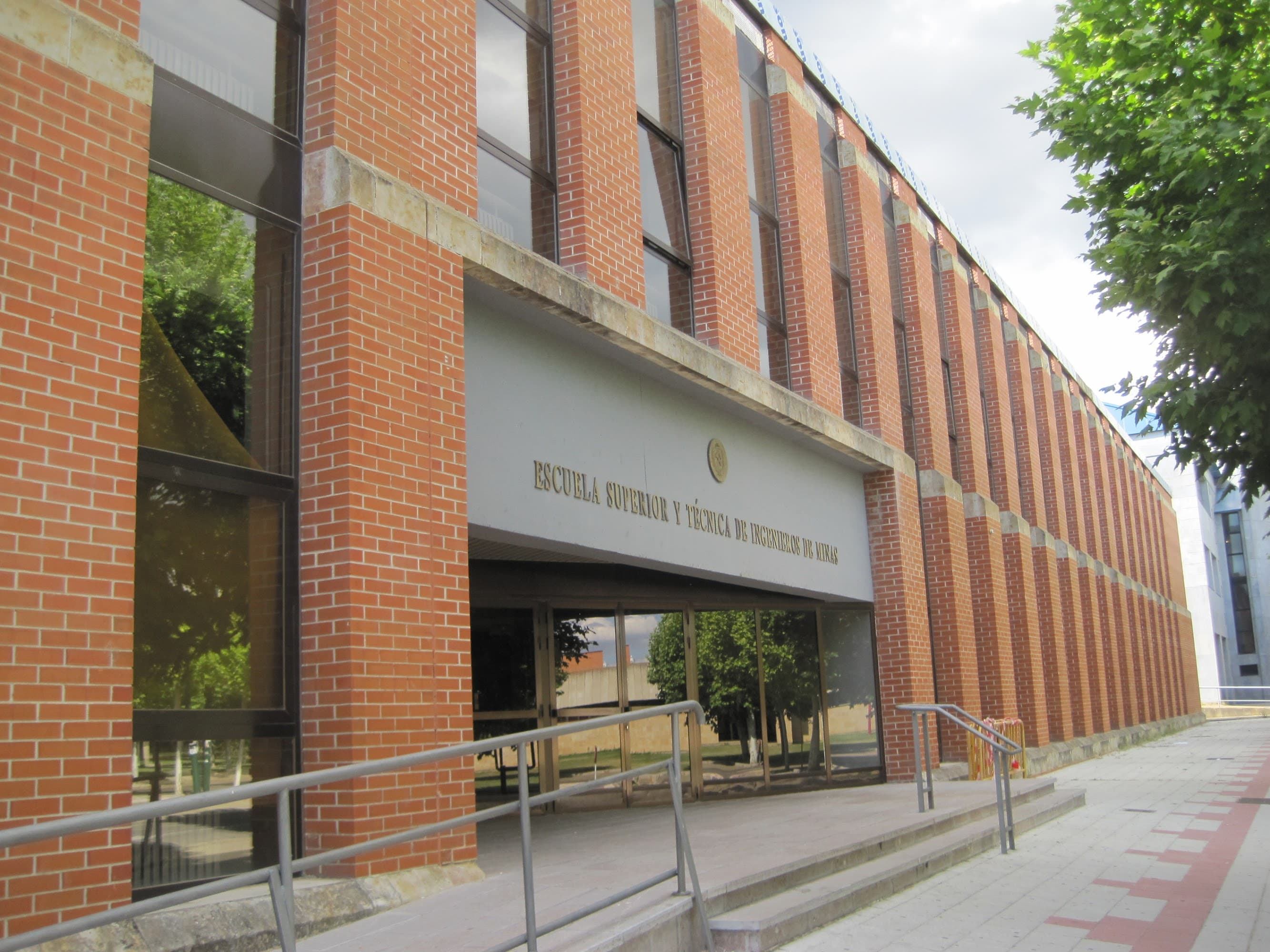 Foto del campus Escuela Superior y Técnica de Ingenieros de Minas. Extensión Ponferrada