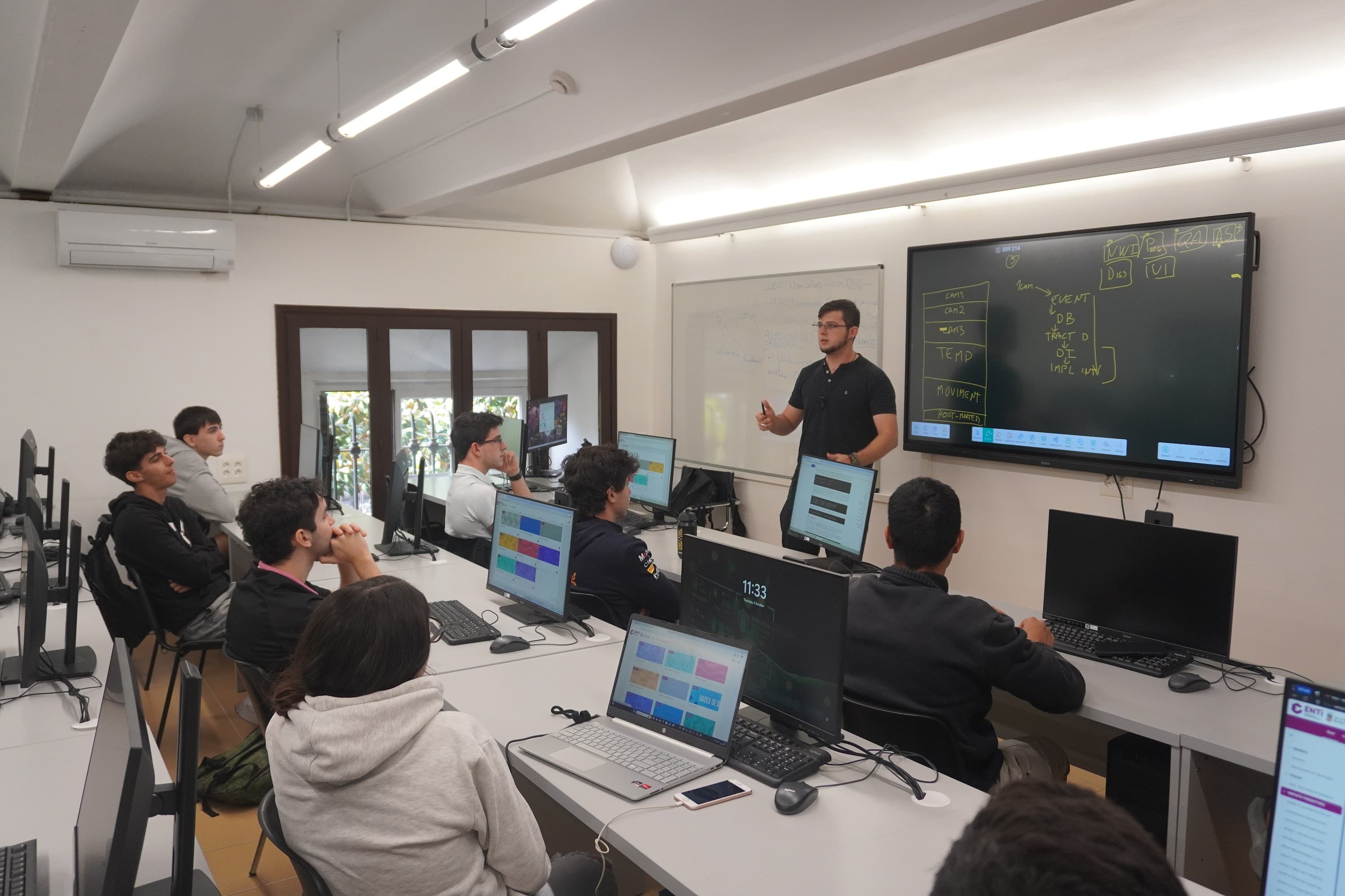 Foto secundaria del campus ENTI - Escuela de Nuevas Tecnologías Interactivas